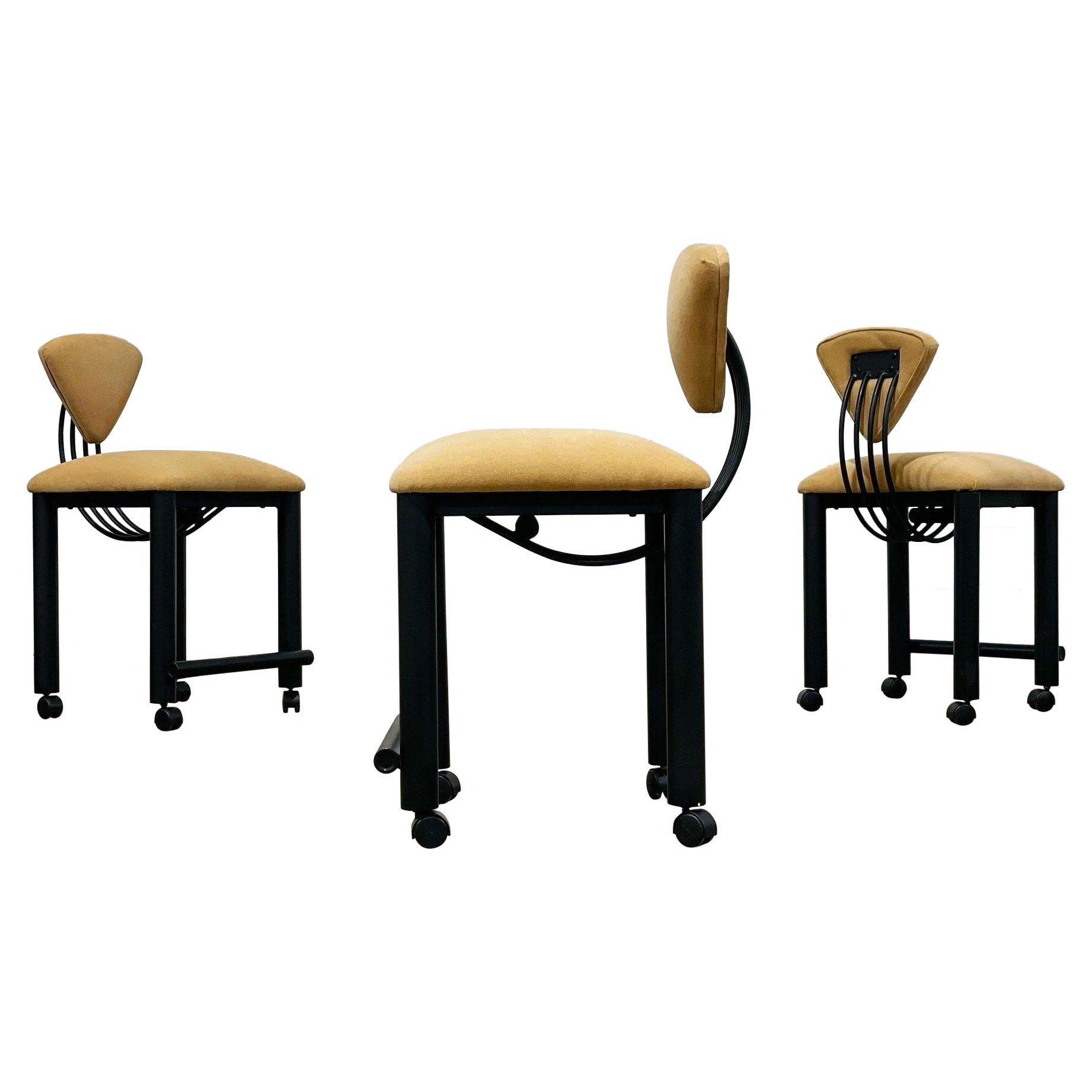Post Taburetes de bar modernos con ruedas, metal negro y terciopelo en venta