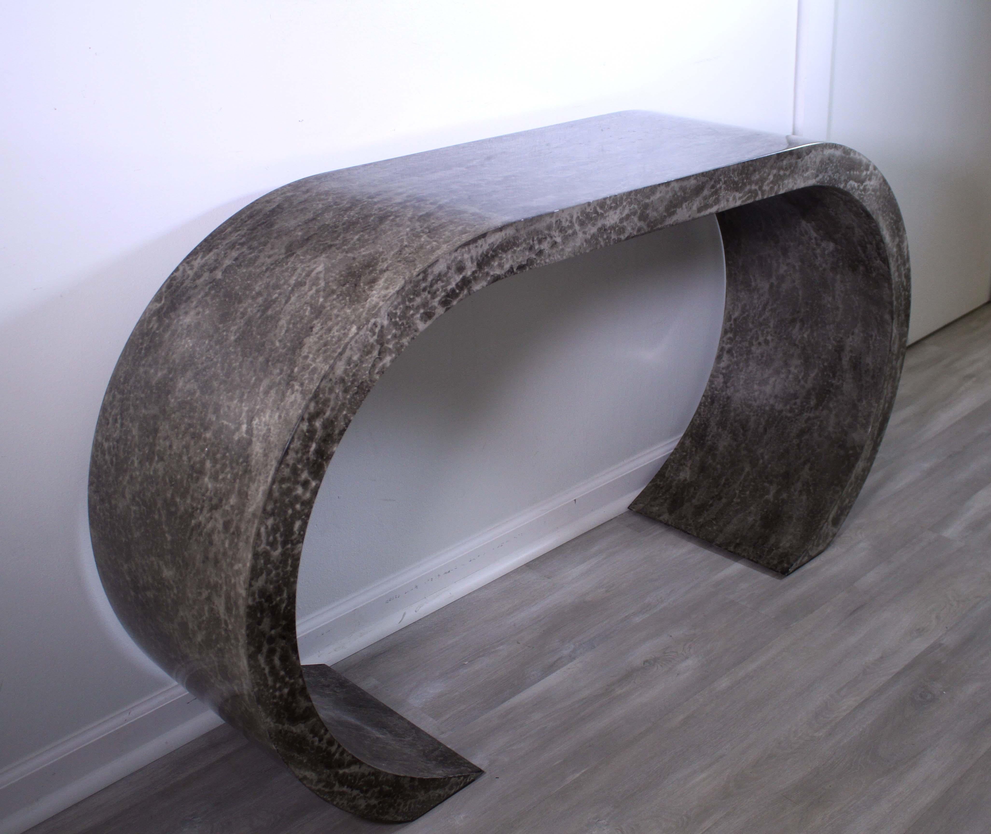 Post Modern Curved Faux Stone Console Table In Good Condition For Sale In Keego Harbor, MI