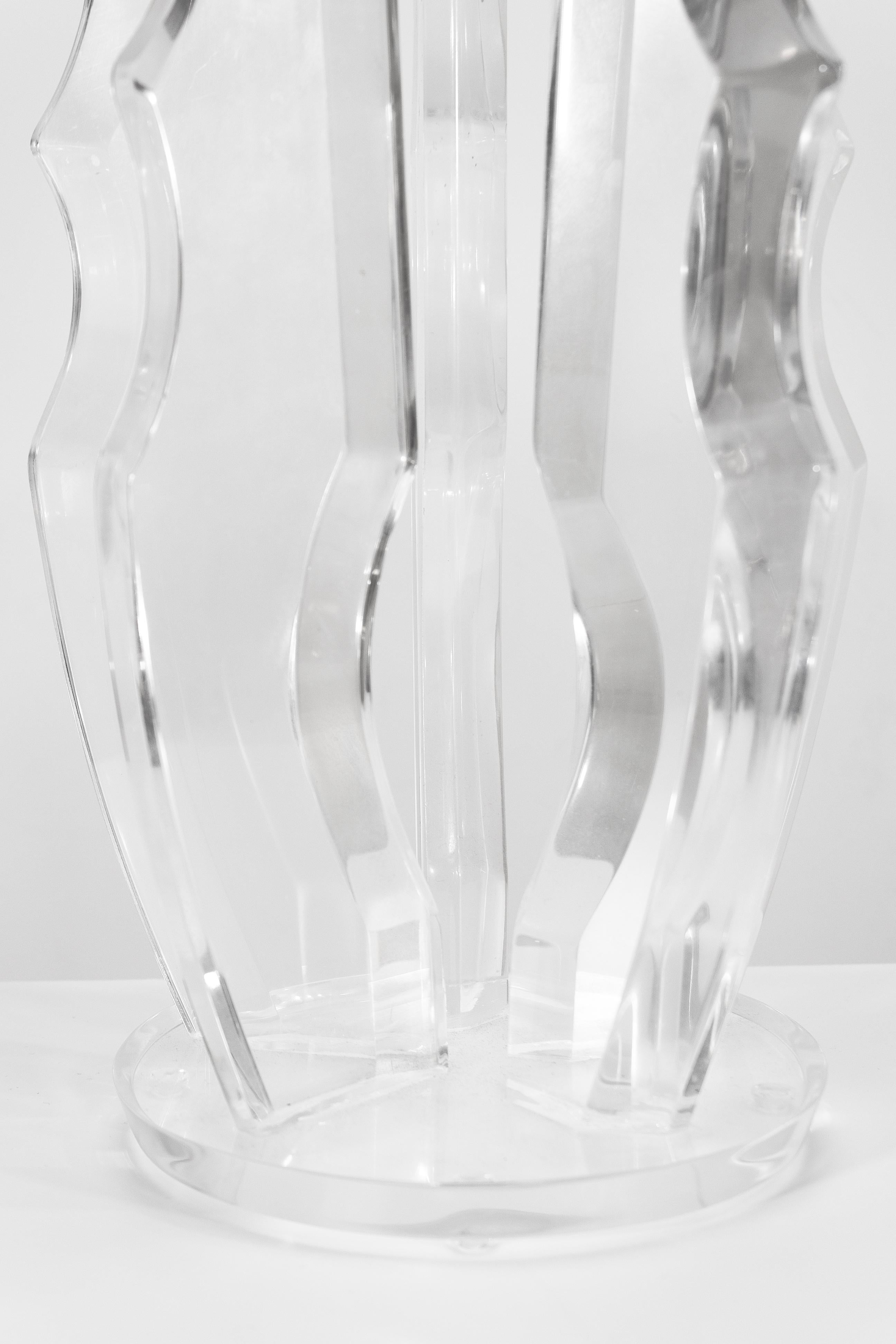 Post Modern Curved Lucite Table Sculpture Van Teal Style In Good Condition For Sale In Keego Harbor, MI