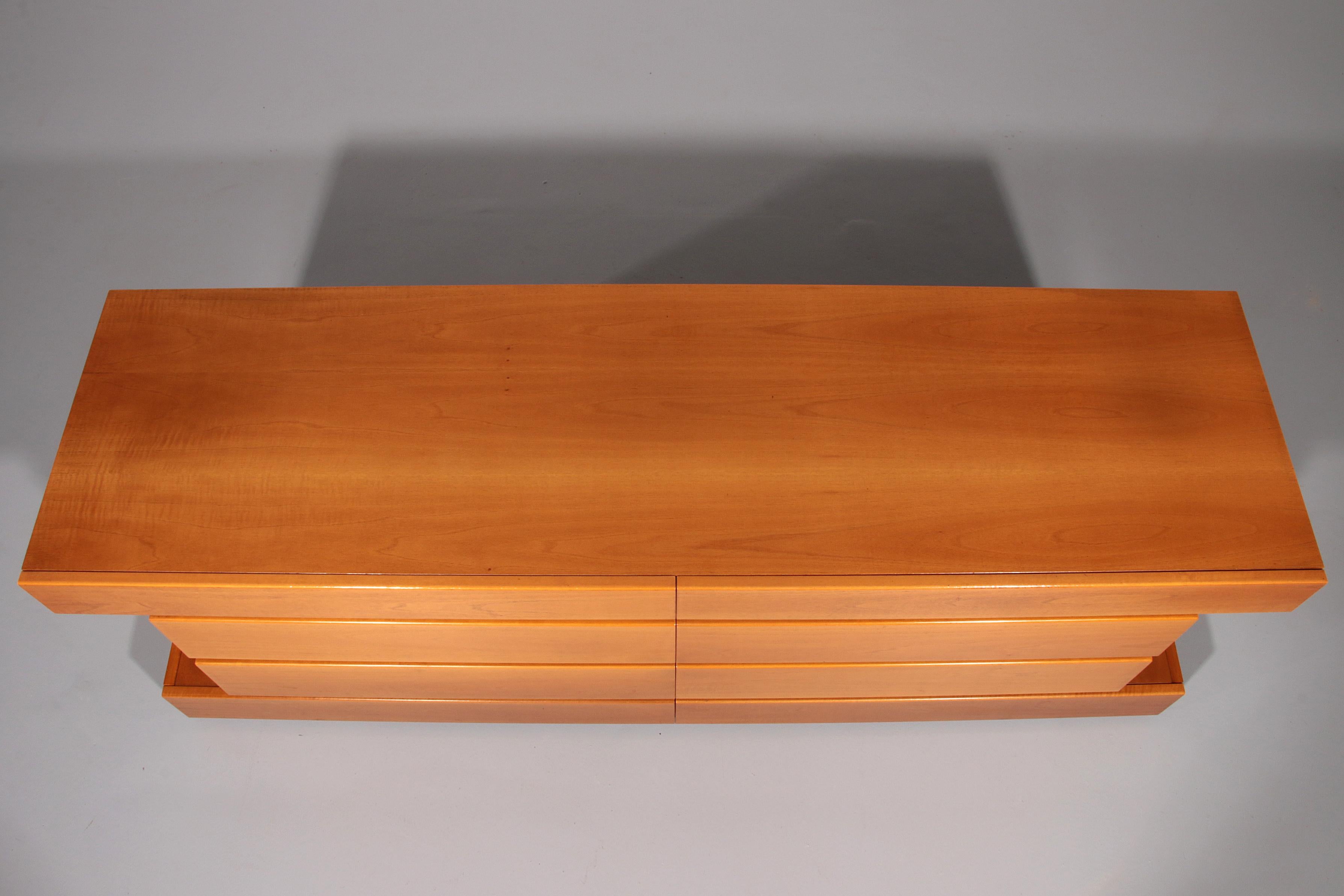 Post moderno comò galleggiante a 8 cassetti su misura design geometrico biondo Italia in vendita 4
