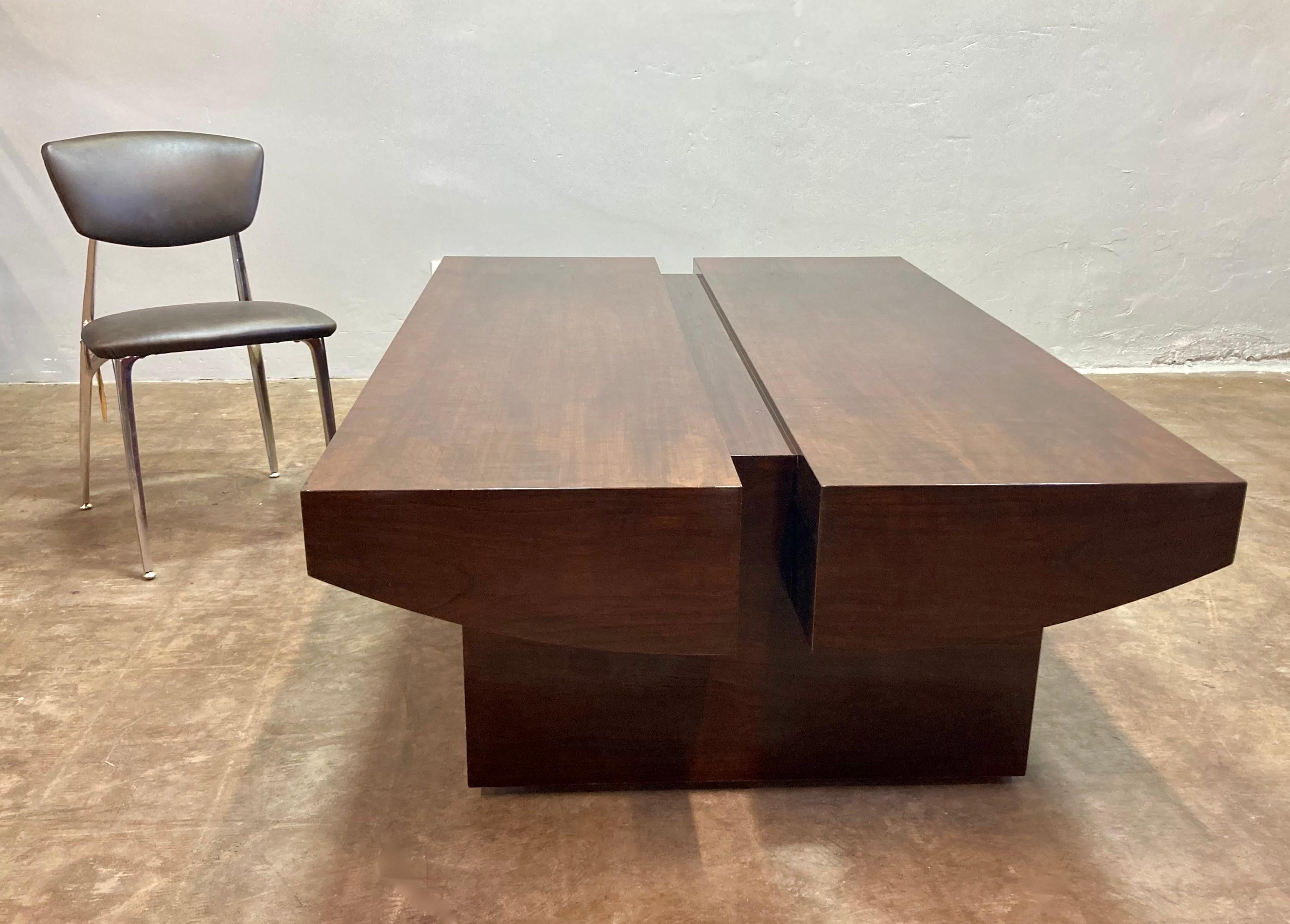 Post Modern Custom Lacquer Couchtisch im Zustand „Gut“ im Angebot in Alhambra, CA