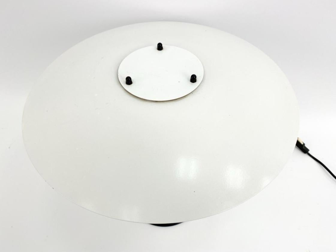 Danois Lampe de table Post Modernity en métal blanc danoise par Jørgen Buchwald en vente