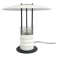 Lampe de table Post Modernity en métal blanc danoise par Jørgen Buchwald
