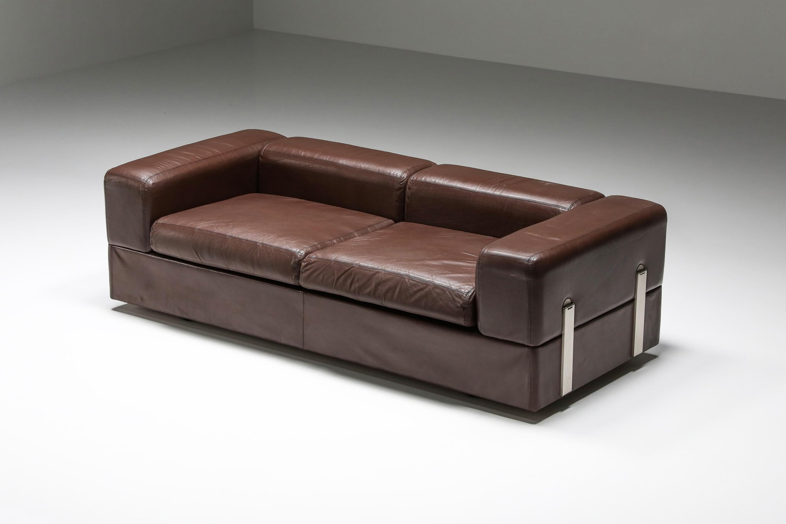Post-Modern Daybed Sofa 711 by Tito Agnoli for Cinova in Brown Leather, 1960 In Excellent Condition For Sale In Antwerp, BE