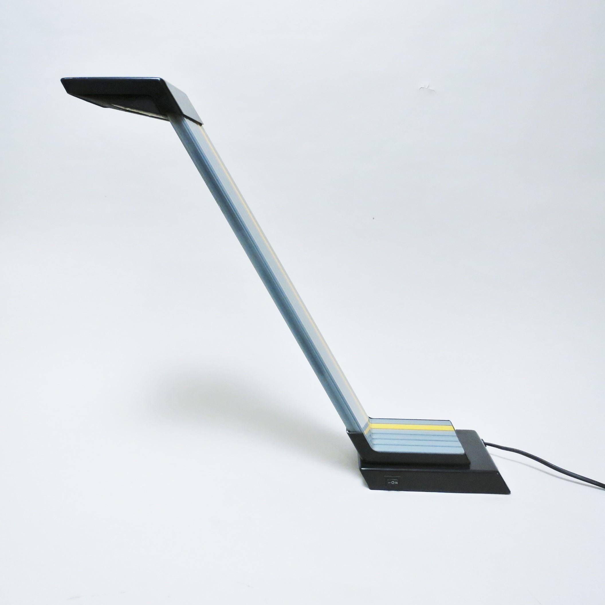 Postmodern desk lamp 1980 in memphos style by French designer JD Aznar (labelled JD Aznar) in grey and yellow plexiglas body and metal base and diffusor.