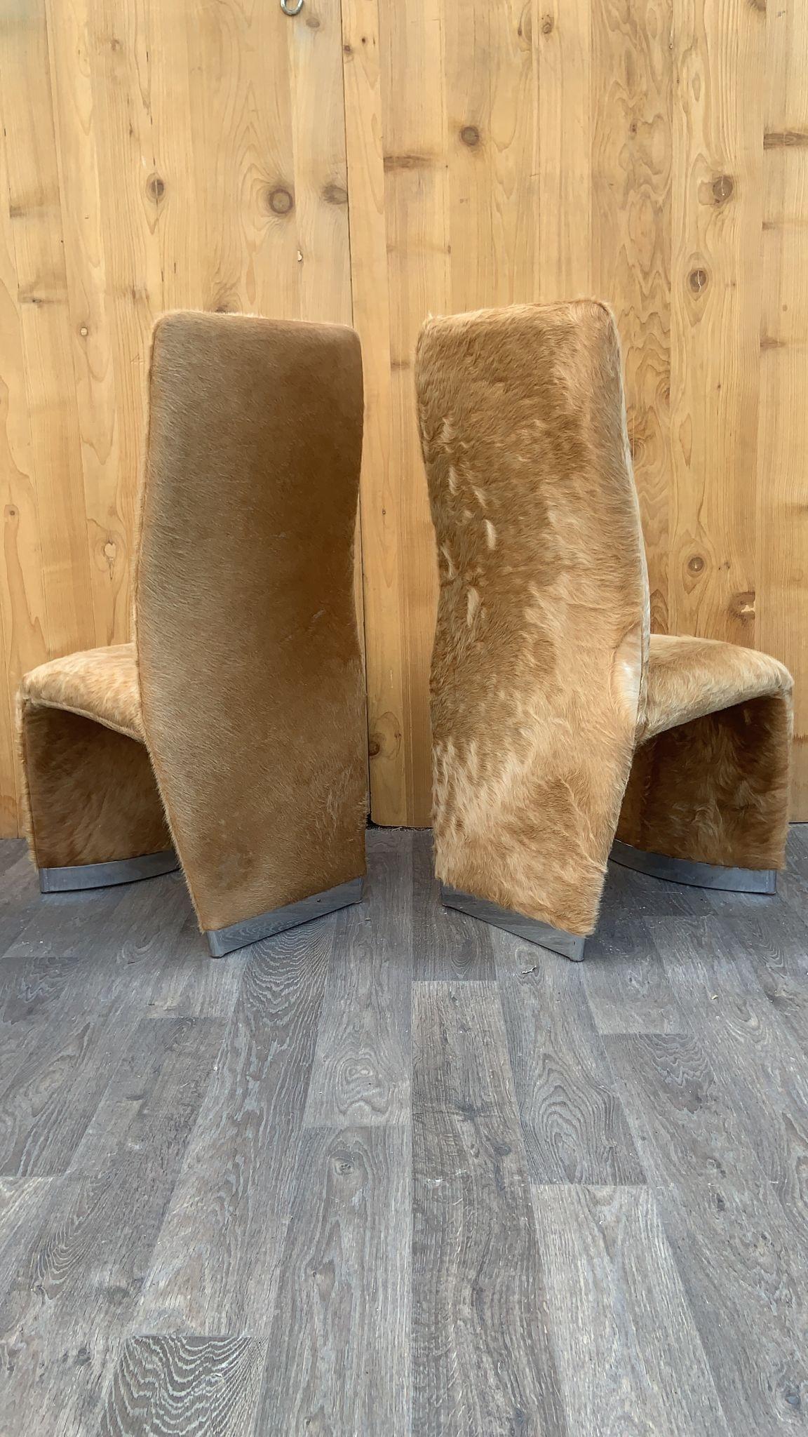 Postmoderne DIA-Bänder-Beistellstühle mit Chromsockel und cremefarbenem Rindslederbesatz - Paar im Zustand „Gut“ im Angebot in Chicago, IL