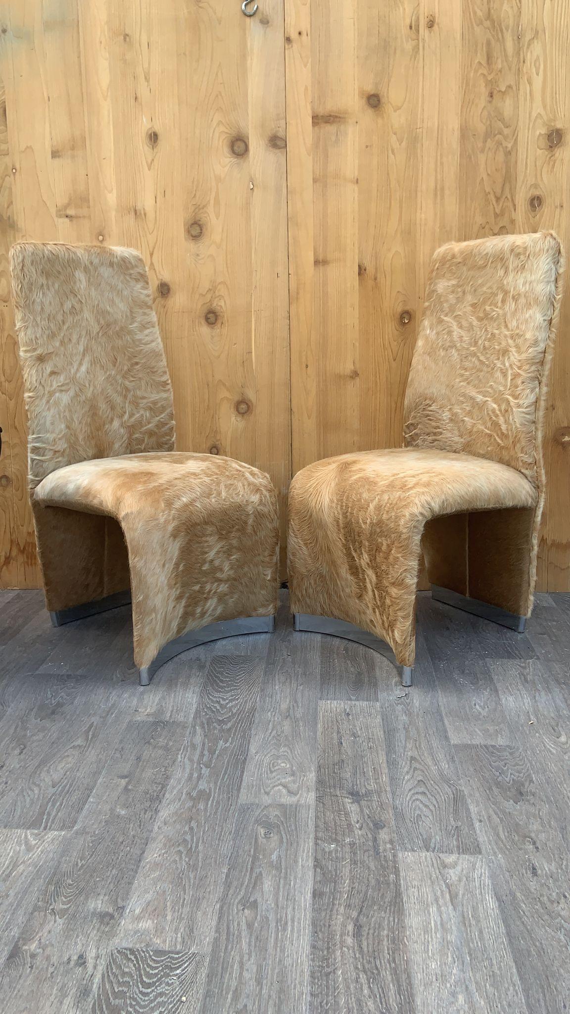 Post Modern DIA Ribbon Side Chairs with Chrome Base Trim In Cream Cowhide - Pair In Good Condition For Sale In Chicago, IL