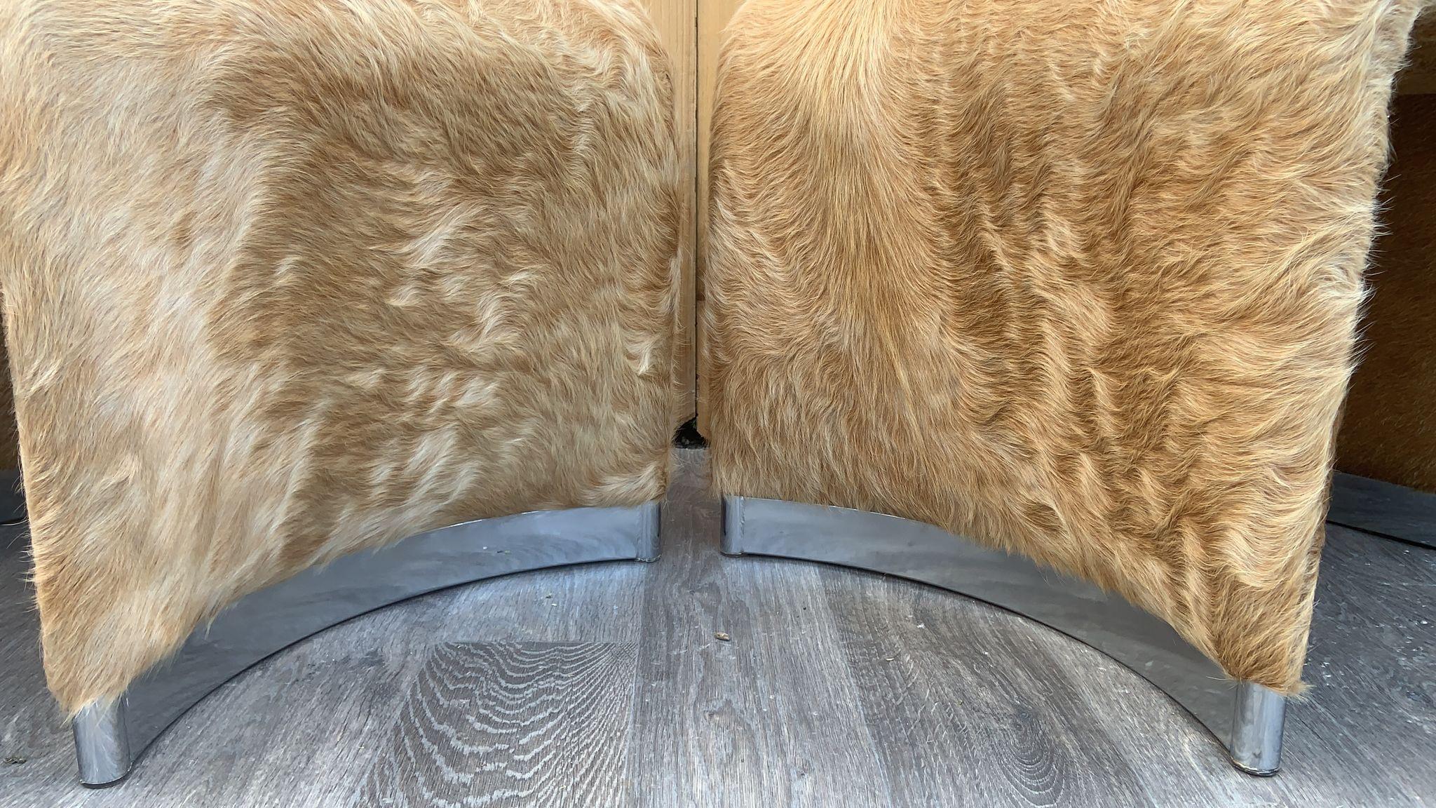 Postmoderne DIA-Bänder-Beistellstühle mit Chromsockel und cremefarbenem Rindslederbesatz - Paar im Angebot 1