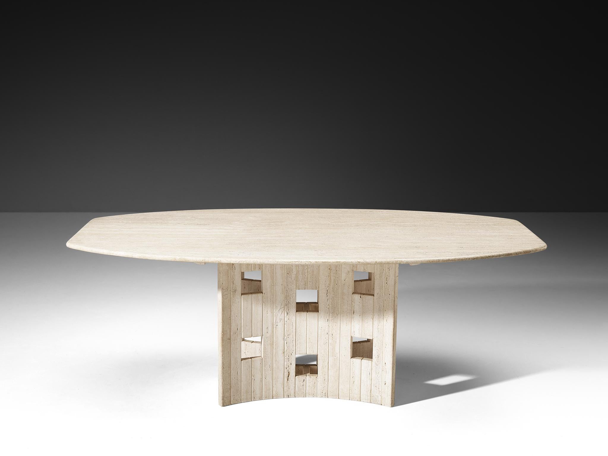 Mesa de Comedor Postmoderna en Travertino con Base Geométrica en Bueno estado para la venta en Waalwijk, NL
