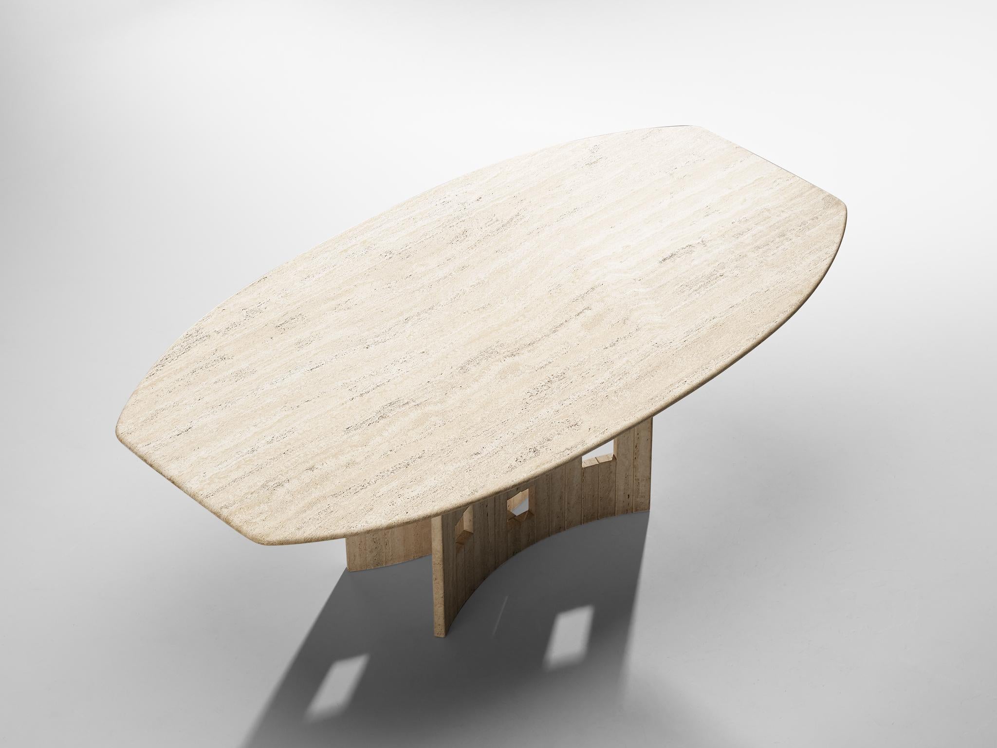 Mesa de Comedor Postmoderna en Travertino con Base Geométrica en venta 1