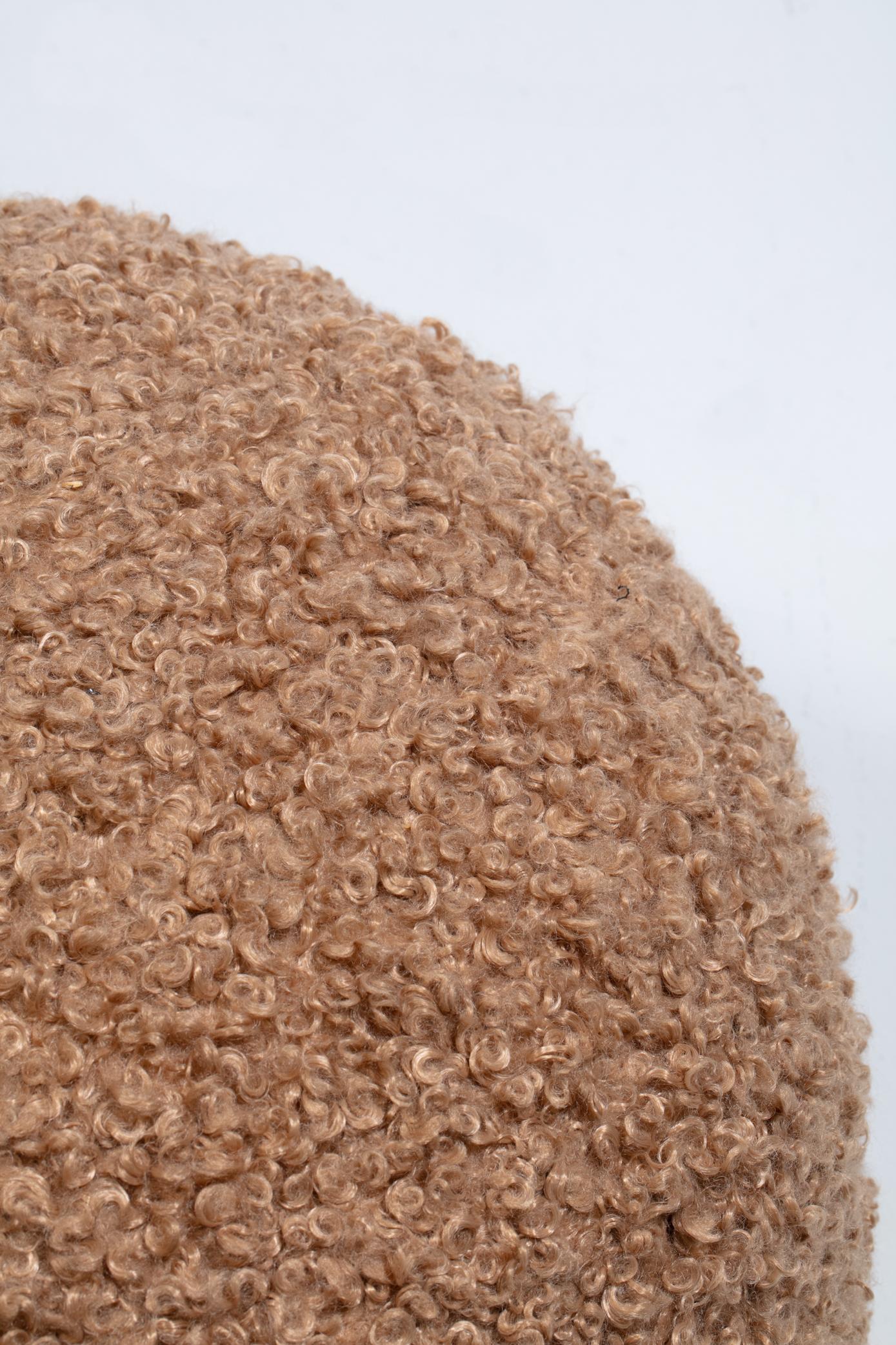 Fin du 20e siècle Pouf ottoman The Modernity Directional en bouclé Teddy Bear Camel en vente