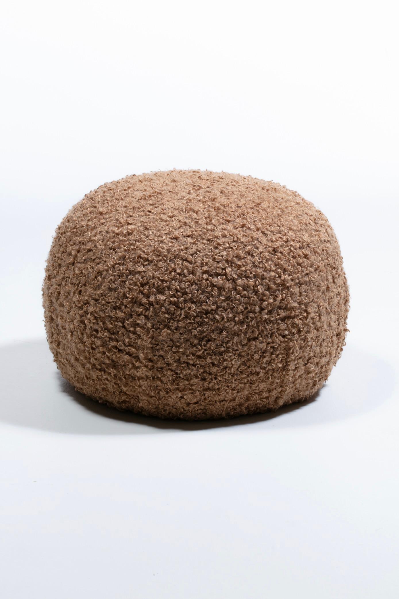 Pouf ottoman The Modernity Directional en bouclé Teddy Bear Camel en vente 1