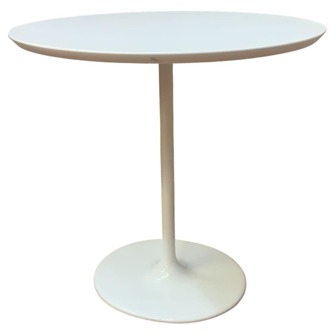 Post Modern Dizzie White Oval Base Side Table by Lievore Altherr Molina for Arpe For Sale