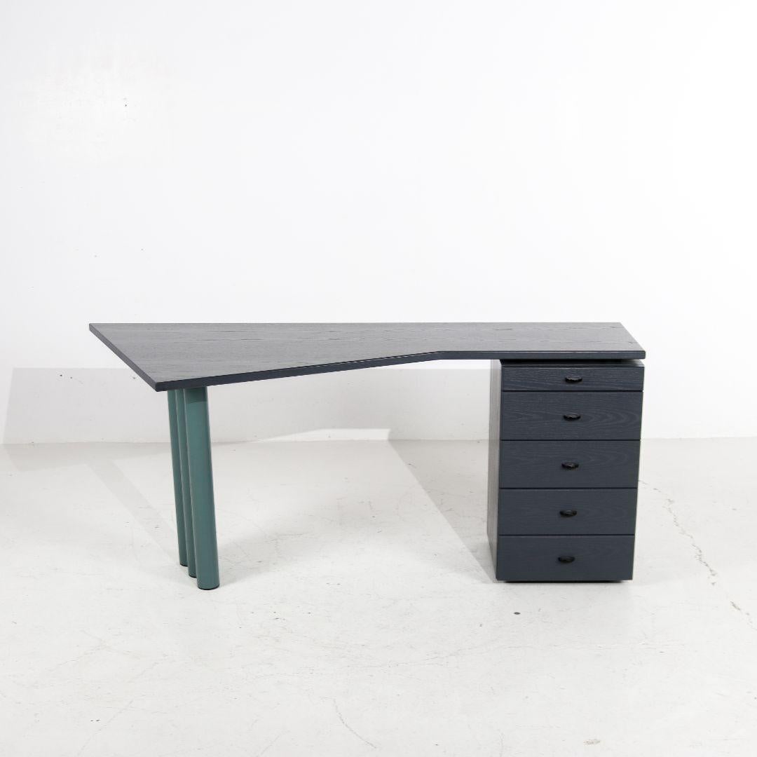 Postmodern 1980s desk by Peter Maly for Interlübke Germany. From the 'Duo' series.
The desk has green lacquered round metal legs and an anthracite colored wooden chest of drawers and table top. The well-made desk is not only practical but of course