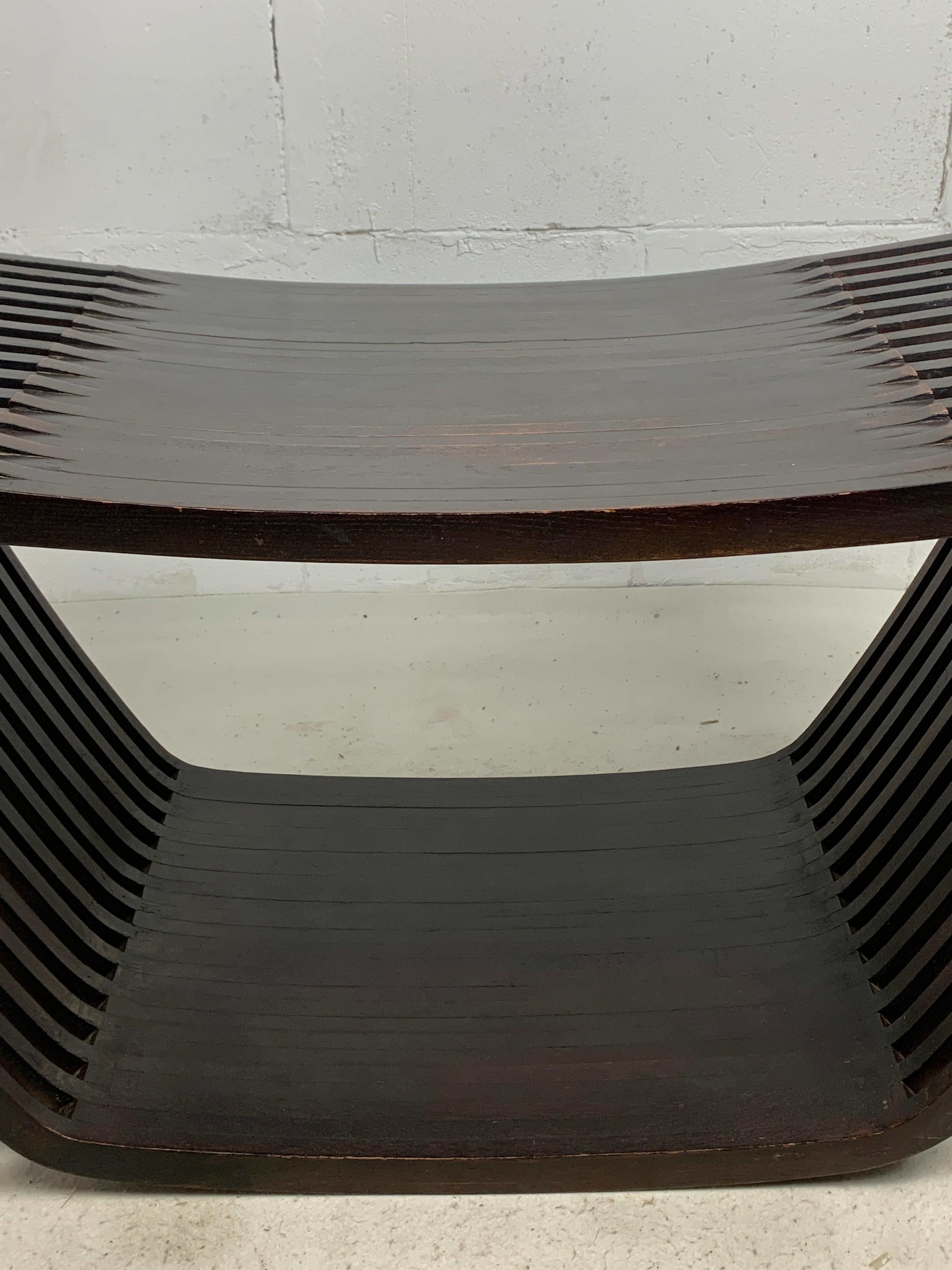 Banc ou table basse néerlandaise post-moderne à lattes en bois aux courbes ondulantes, 1970 en vente 5