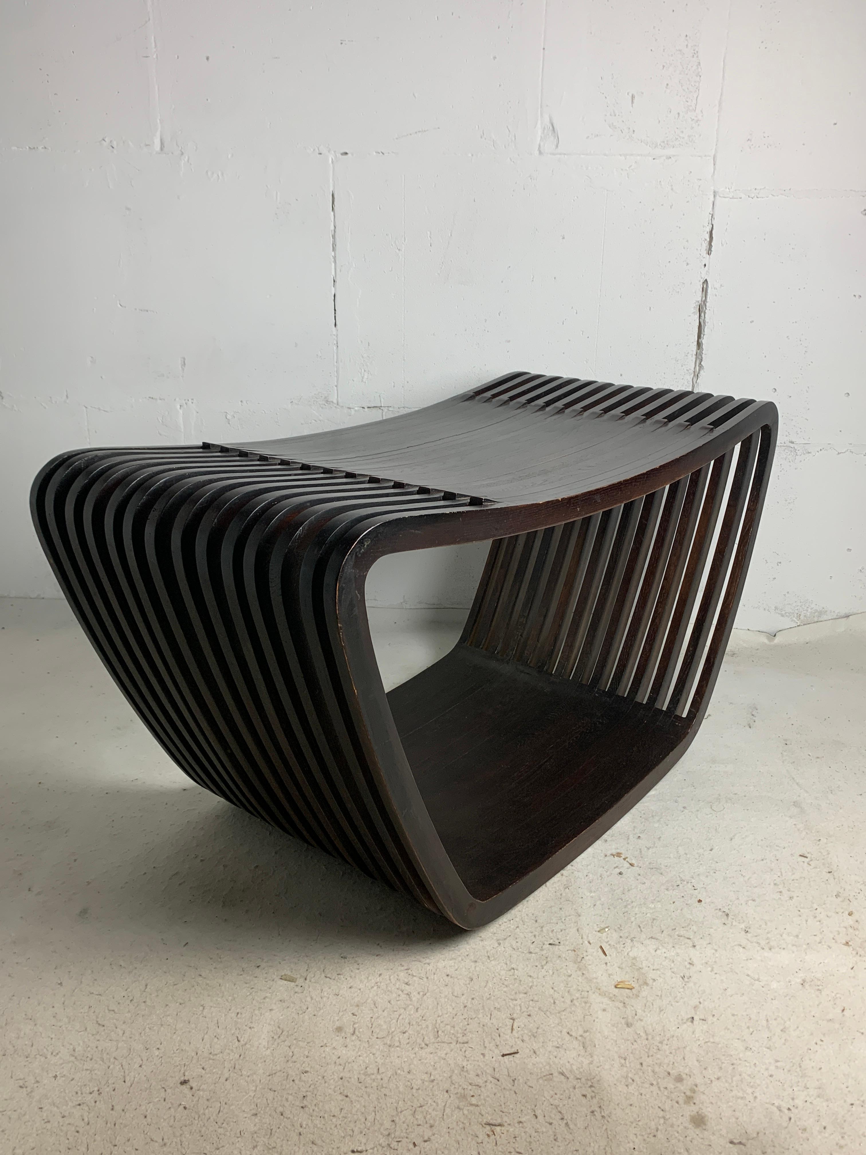 Banc ou table basse néerlandaise post-moderne à lattes en bois aux courbes ondulantes, 1970 en vente 9