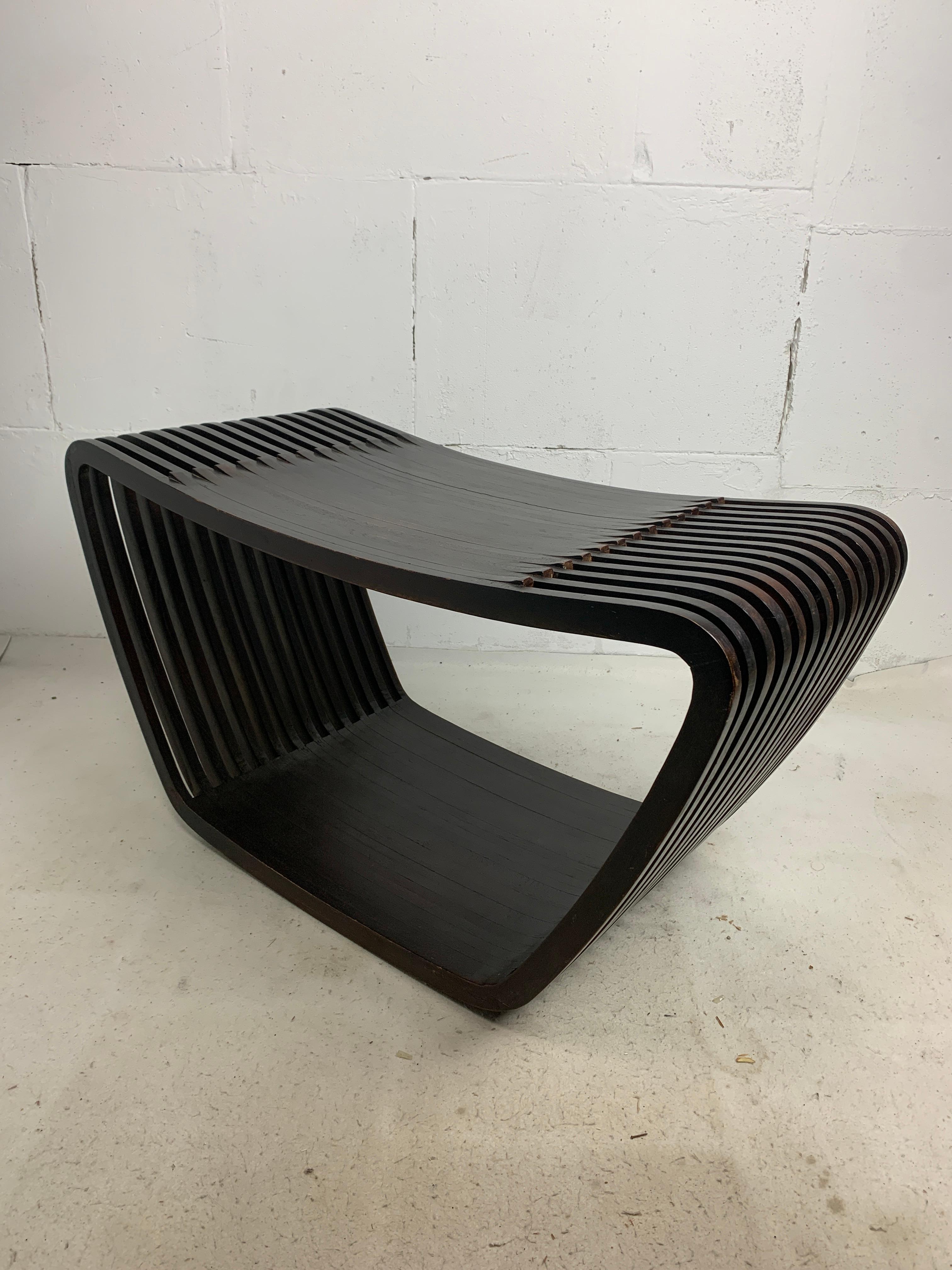 Banc ou table basse néerlandaise post-moderne à lattes en bois aux courbes ondulantes, 1970 en vente 4