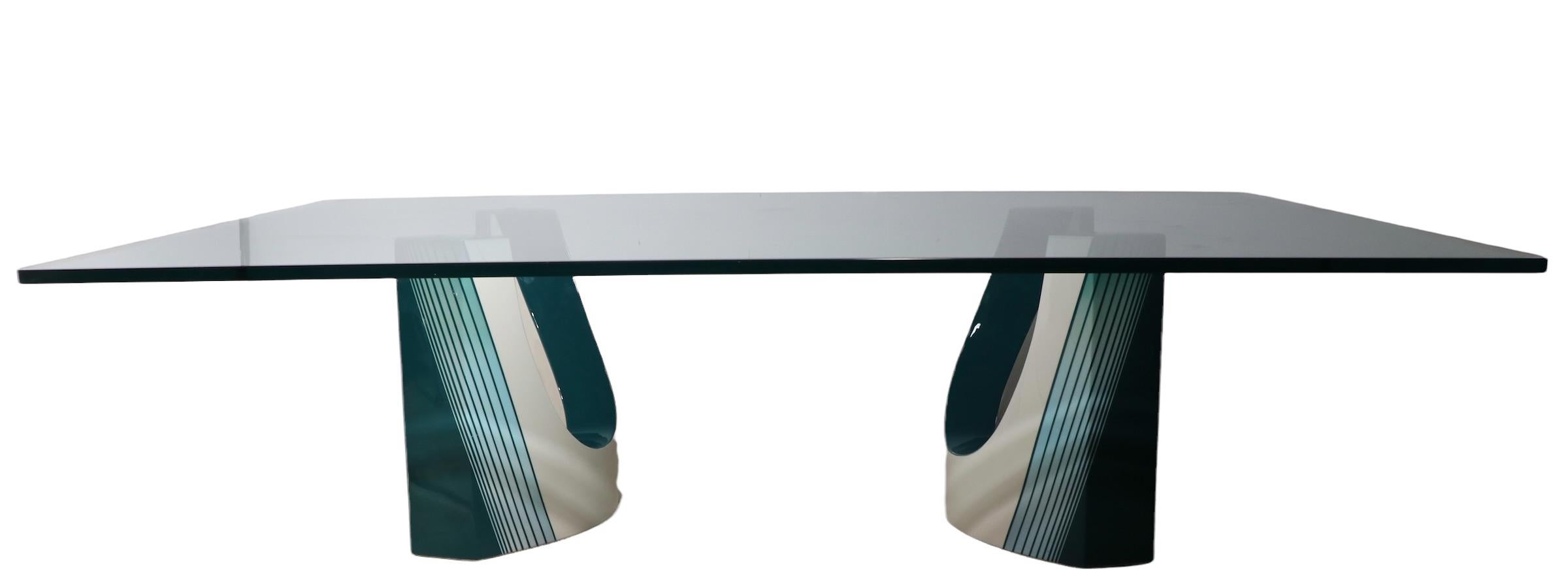 Table basse post-moderne en verre et émail de style post-moderne datée de91 probablement fabriquée en Italie en vente 2