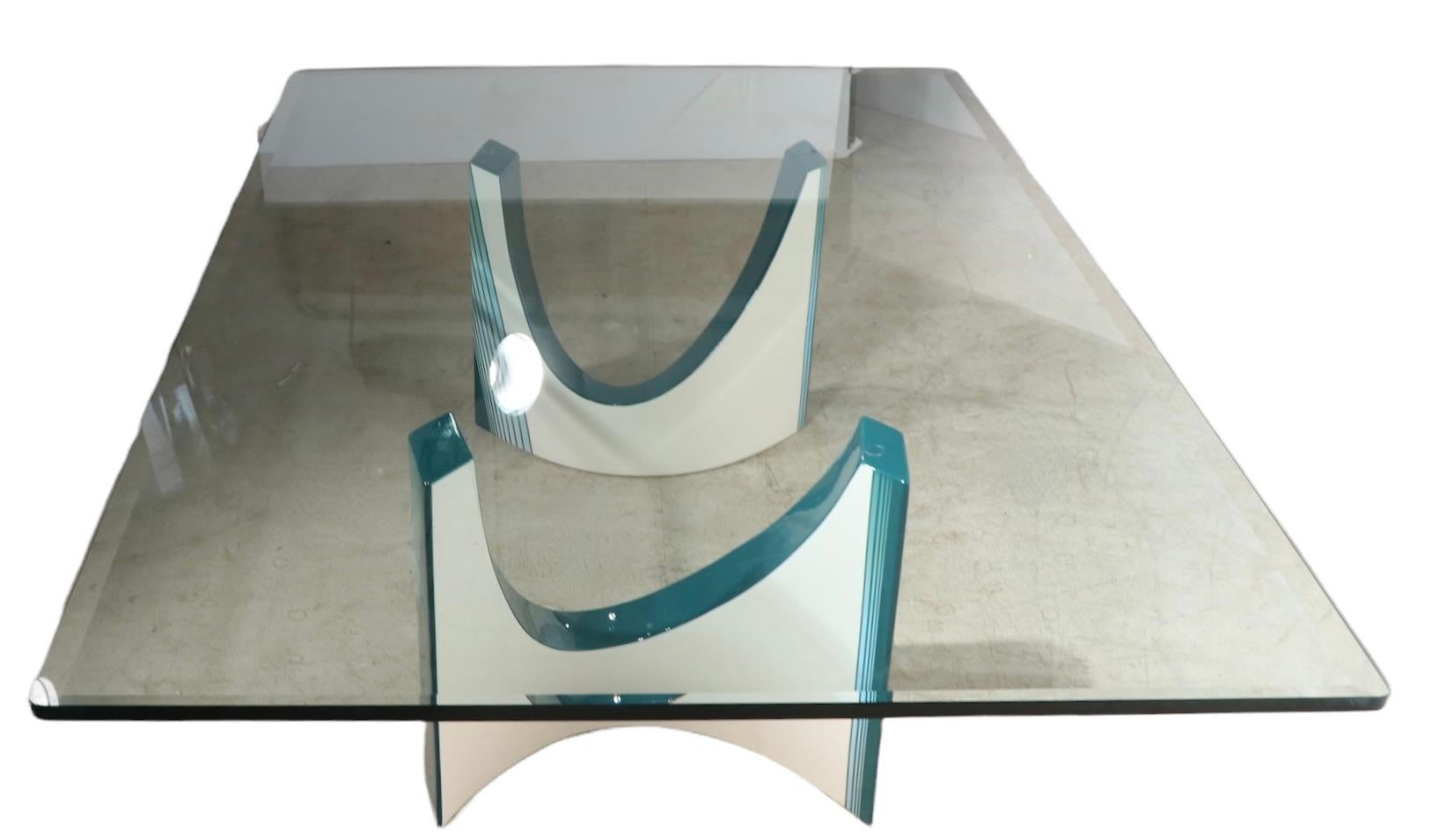 Table basse post-moderne en verre et émail de style post-moderne datée de91 probablement fabriquée en Italie en vente 5