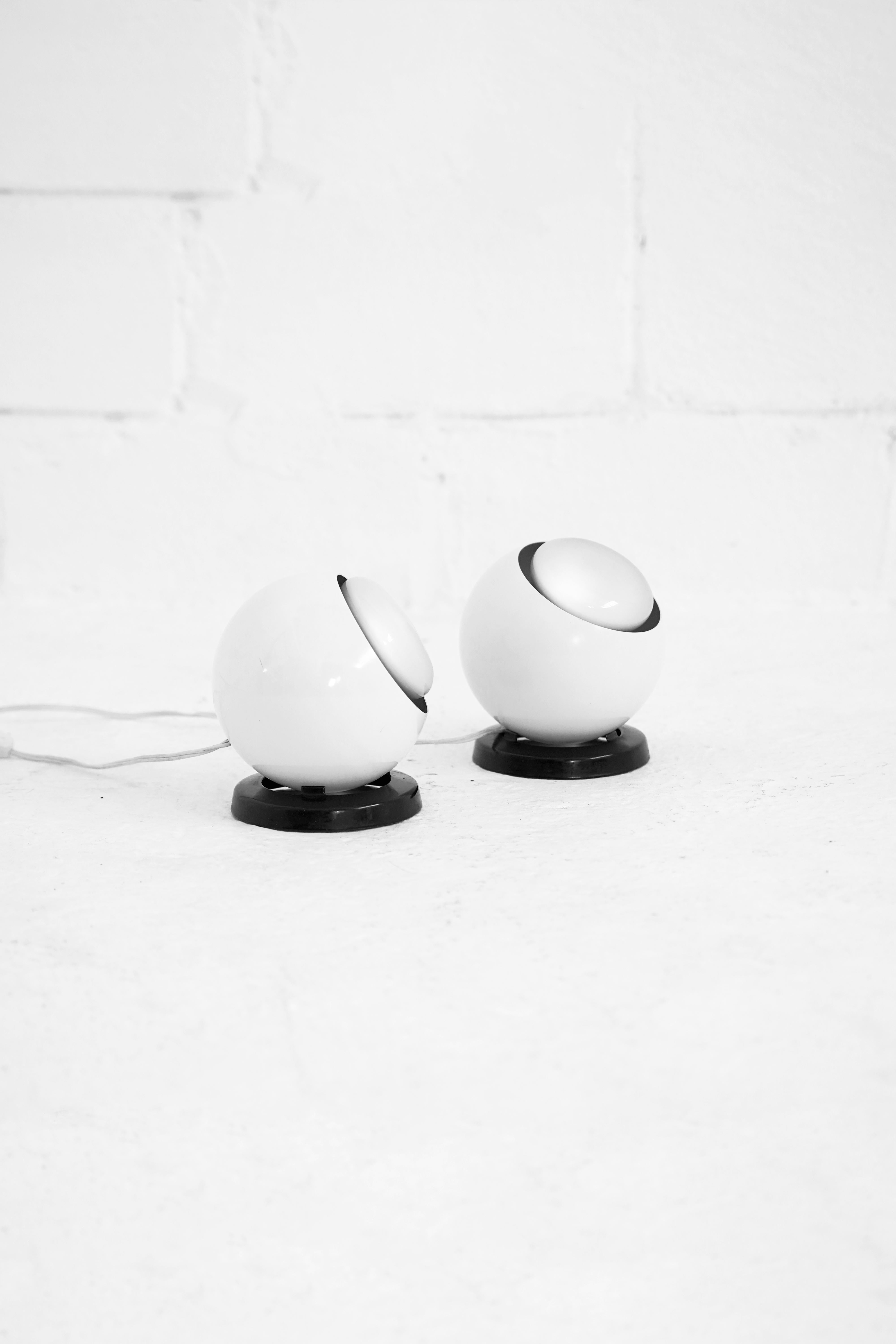 Italian Post Modern Eyeball Desk Lamp in White in the Style of Harvey Guzzini