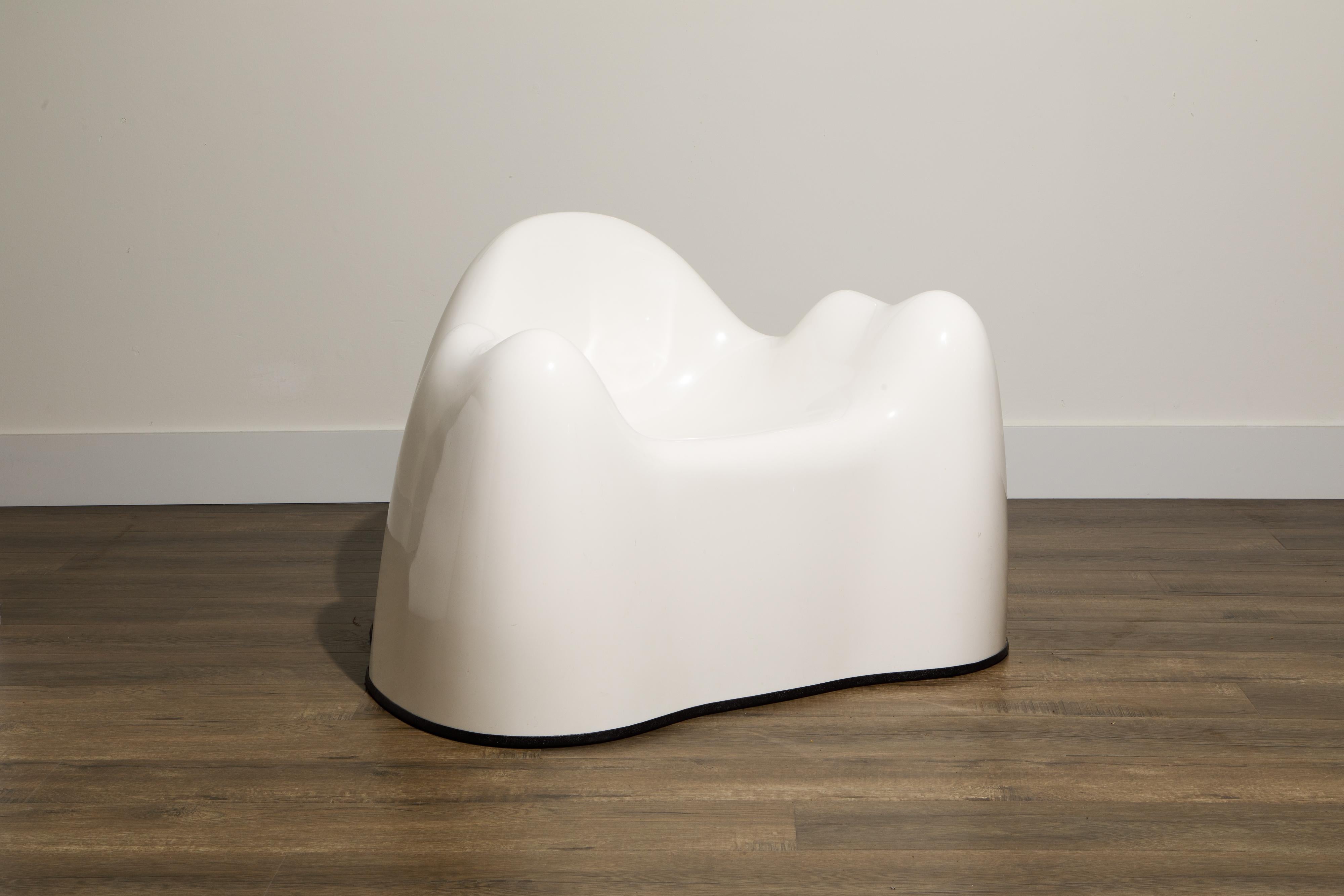 Post-Modern Fiberglass Molar Chair In Good Condition For Sale In Los Angeles, CA