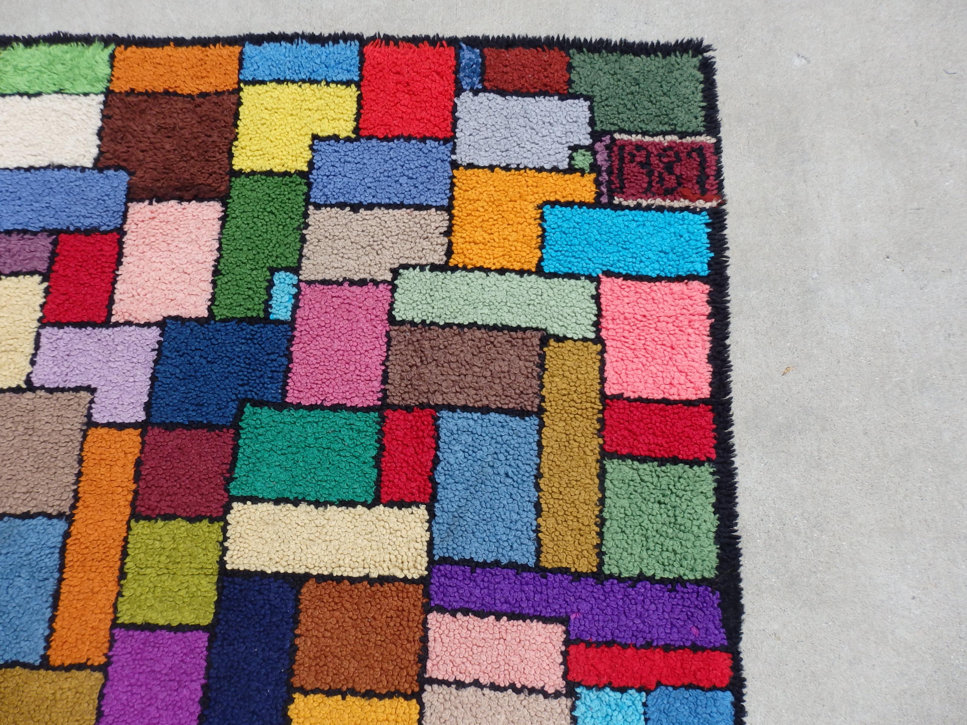 Vibrant Geometric Post Modern Mondrian themed Folk Art Hook Rug In Good Condition In Ferndale, MI