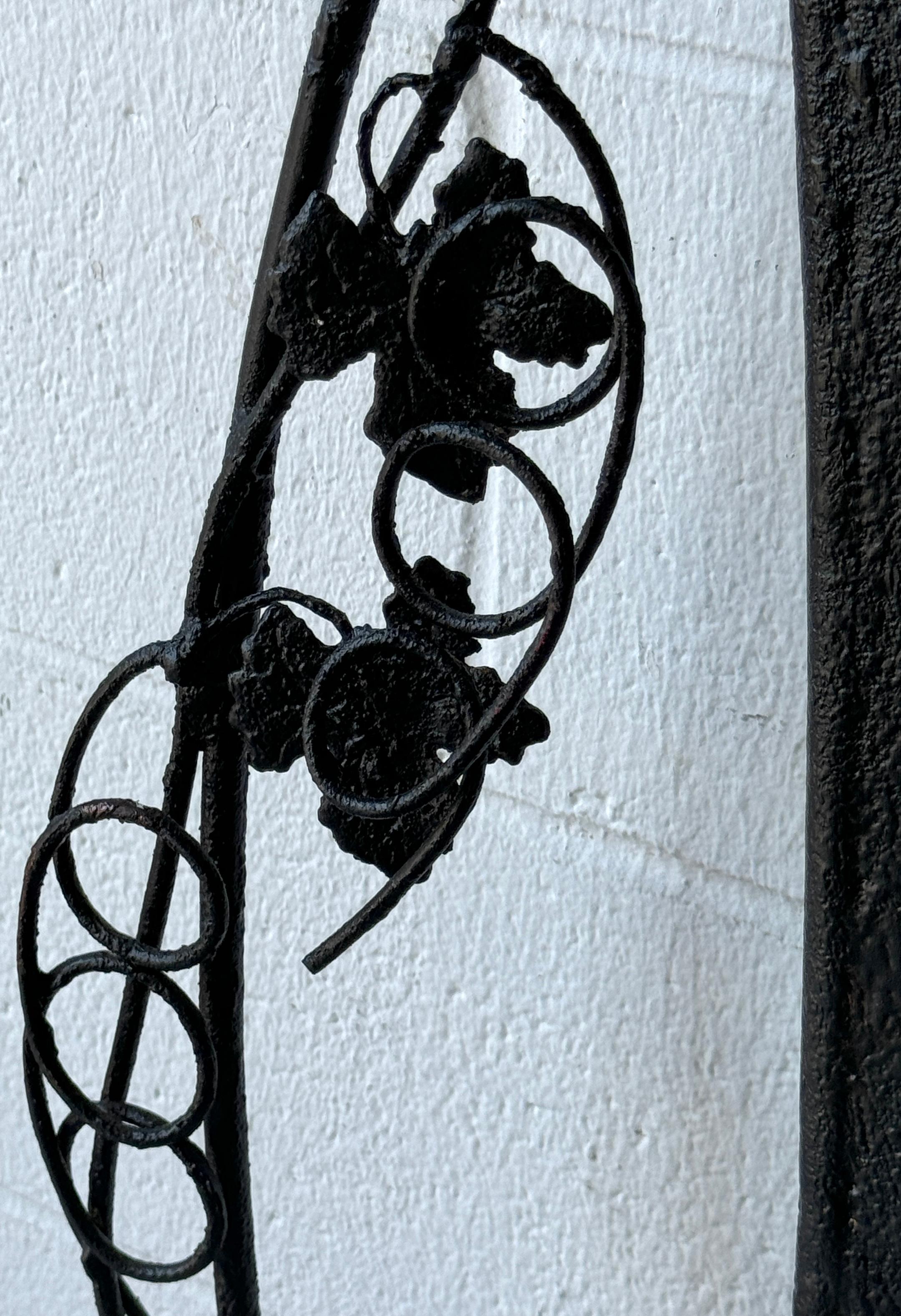 Miroir postmoderne en fer forgé, style Albert Paley en vente 3