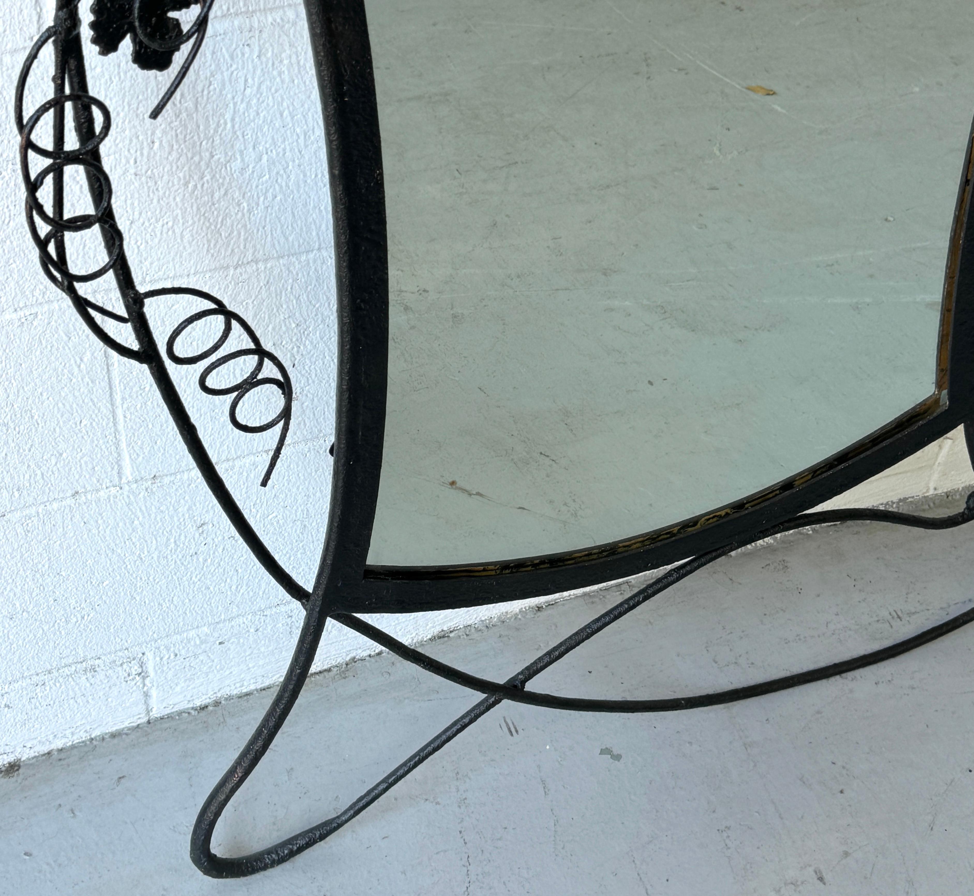 Américain Miroir postmoderne en fer forgé, style Albert Paley en vente