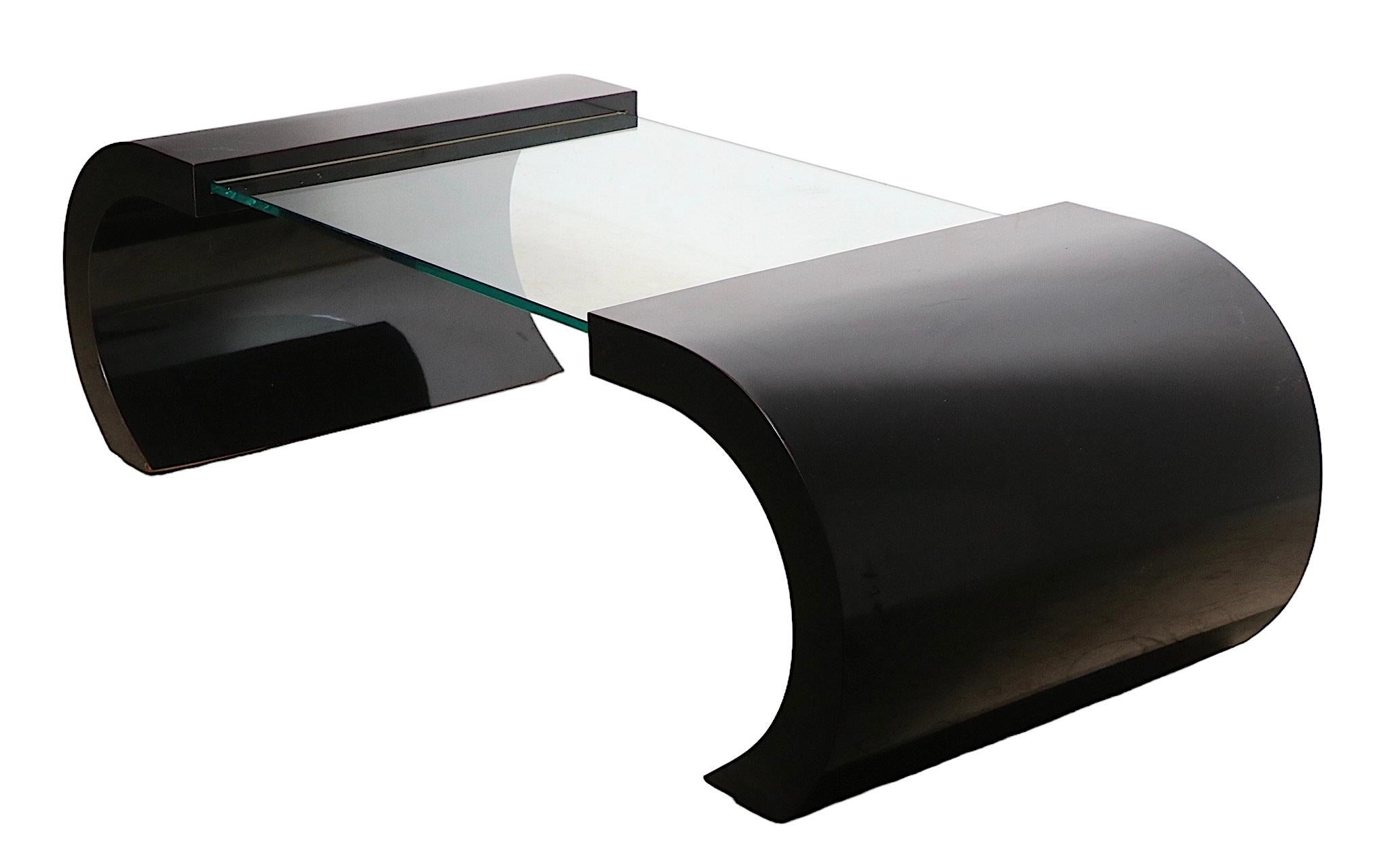 Postmoderne Table basse post-moderne en formica et verre d'après Panton, années 1970 en vente