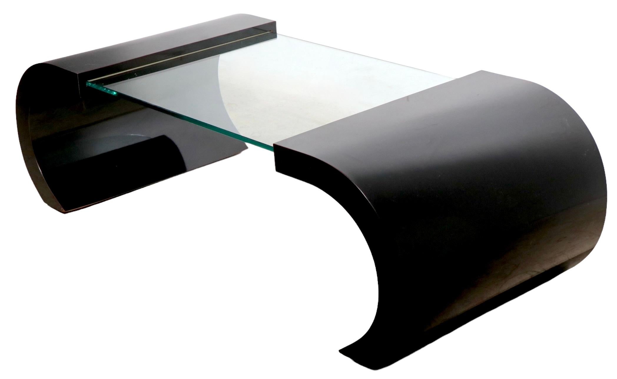 Table basse post-moderne en formica et verre d'après Panton, années 1970 en vente 2
