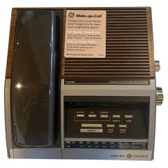 Postmoderne General Electric Radiouhr, Telephone, neu in einer Schachtel, Mod 7-4700