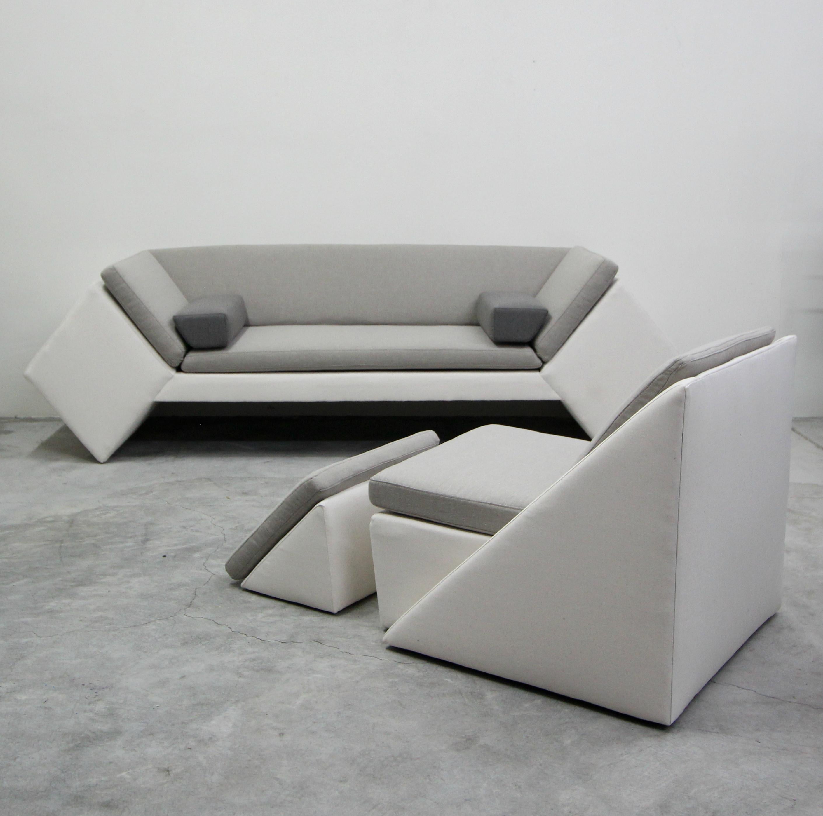 Rare geometric set, with a very post modern feel. Love the linear lines and shapes that these unique piece have. Never seen anything like it.

Manufactured by Thayer Coggin (tagged) and designed by David Snyder.

Set has been professionally