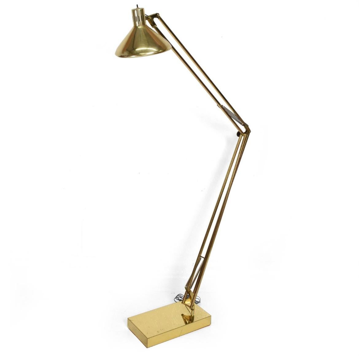 Post Modern Giant Brass Floor Lamp Luxo Articulating Architect Drafting Light In Good Condition In BROOKLYN, NY