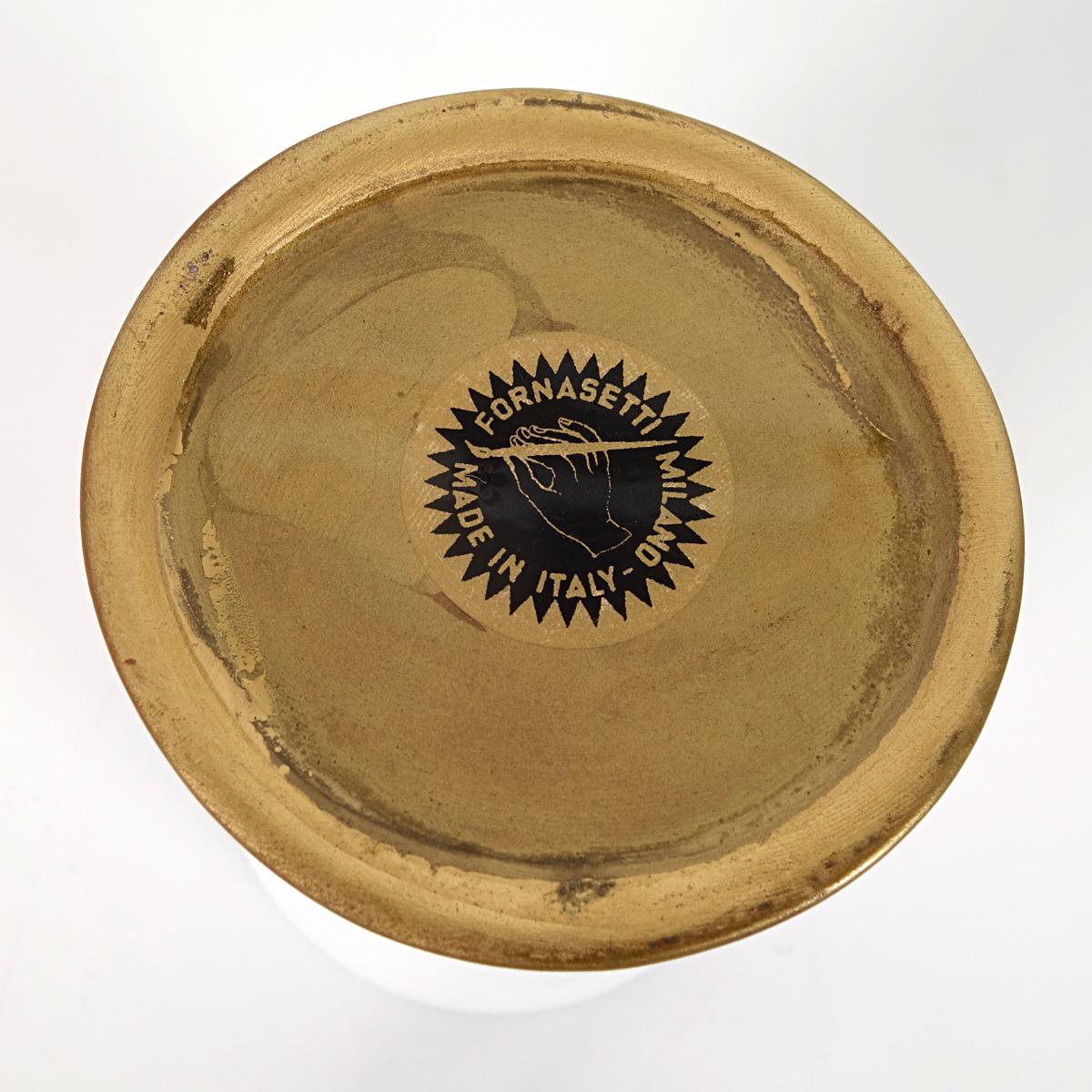 Postmoderne Vase aus vergoldeter Keramik mit einem Gesicht:: entworfen von Fornasetti Milano im Angebot 4