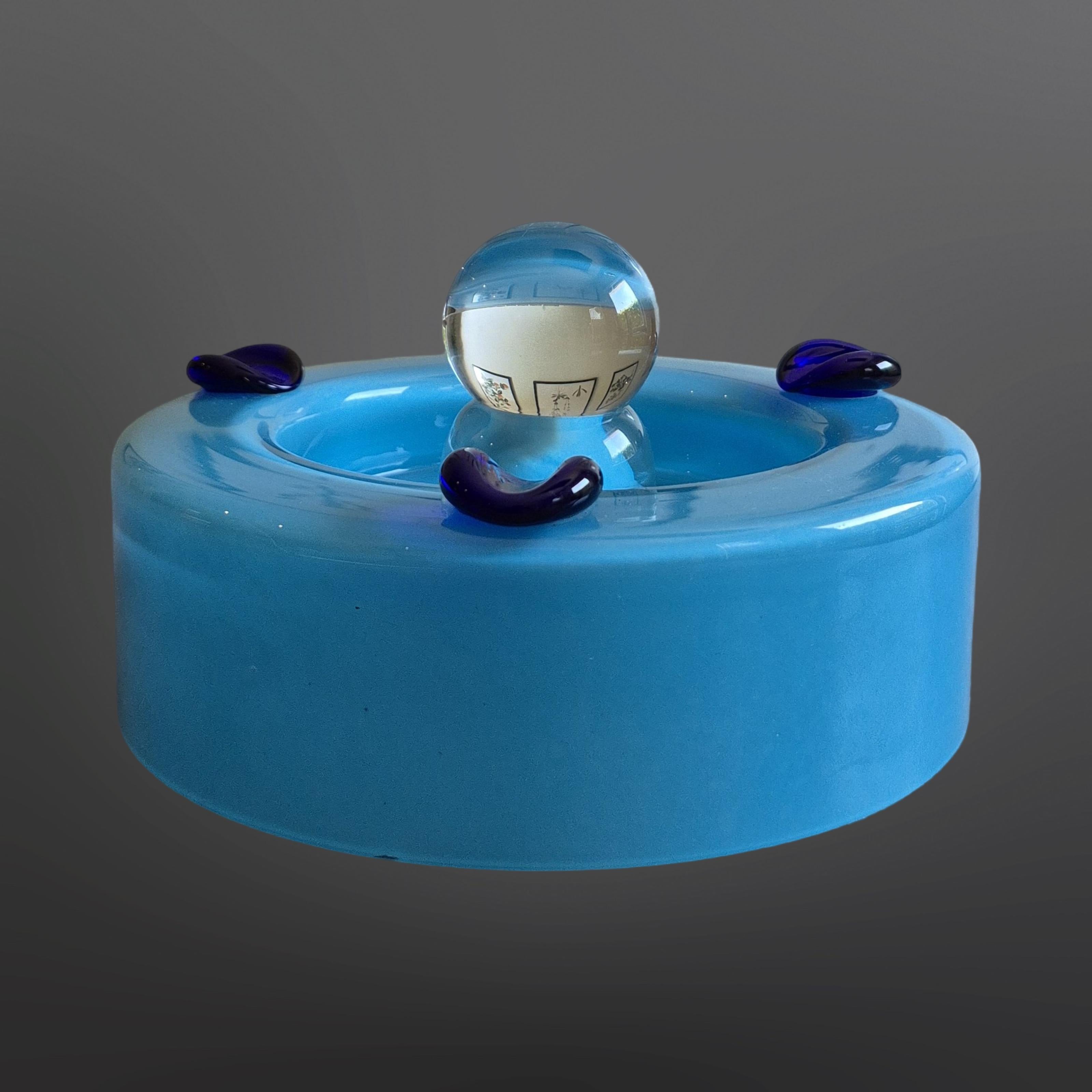 Post modern glass ashtray, Italy 1980s In Good Condition For Sale In ECHT, NL