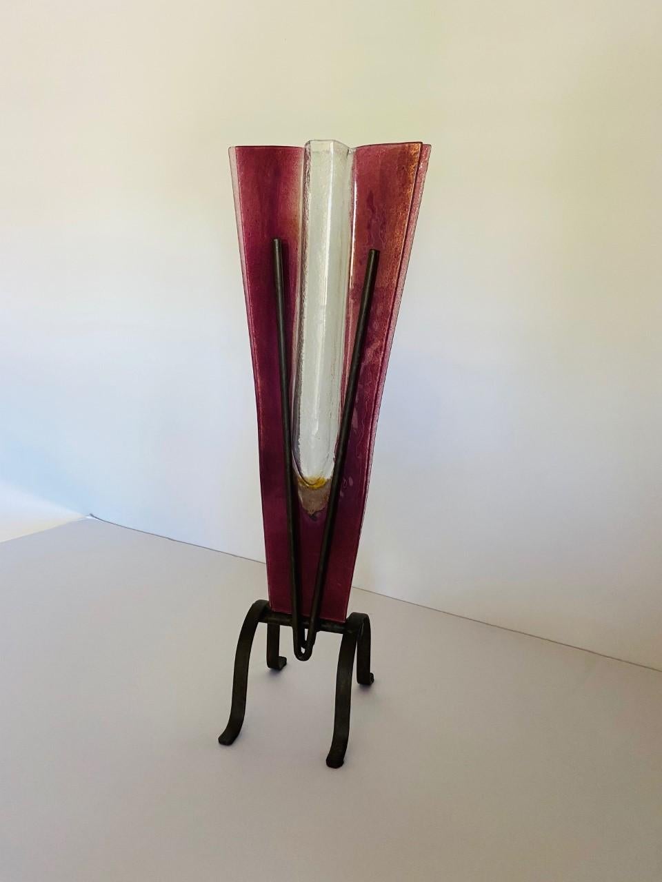 Fin du 20e siècle Vase à piédestal en verre post-moderne en vente