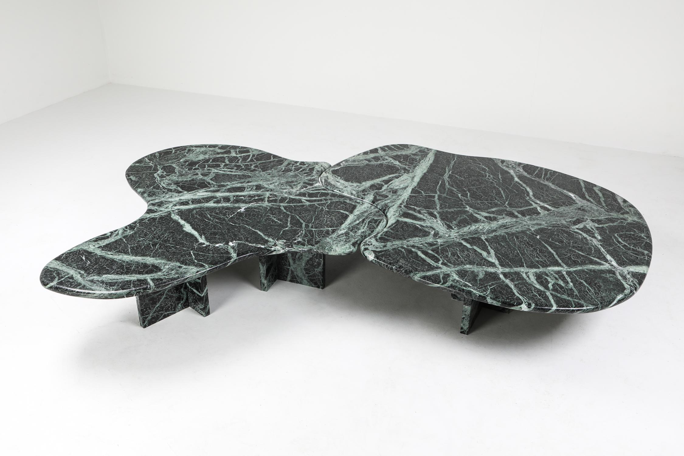 Late 1970s pair of coffee tables in green marble which belong together like yin and yang.
Feels like a collab between Angelo Mangiarotti and Isamu Noguchi.
True spectacular piece that we've never encountered before.
Fits well in a Minimalist home