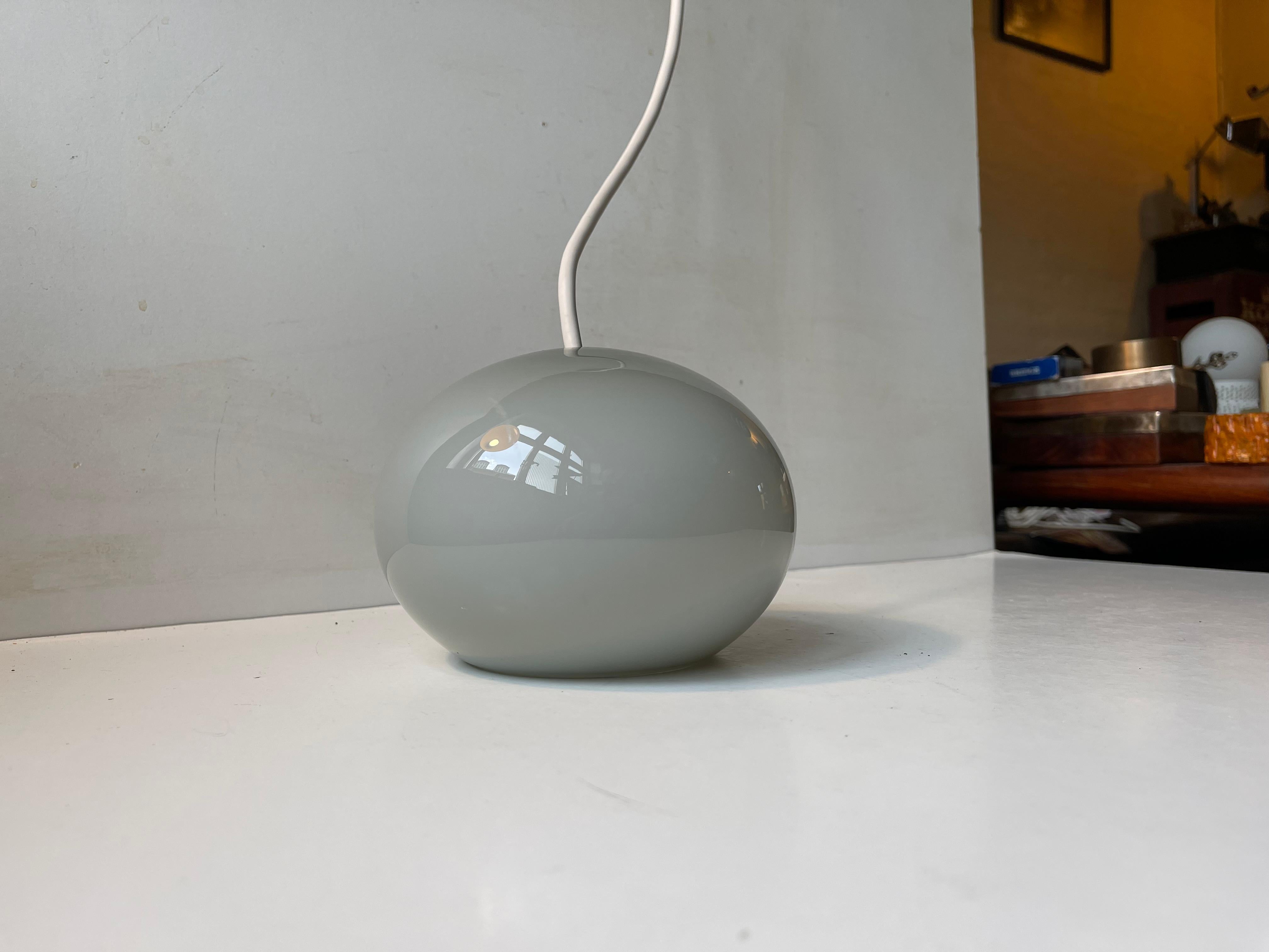 Postmoderne Lampe pédalant Holmegaard en verre gris post-moderne Islande par Peter Svarrer en vente