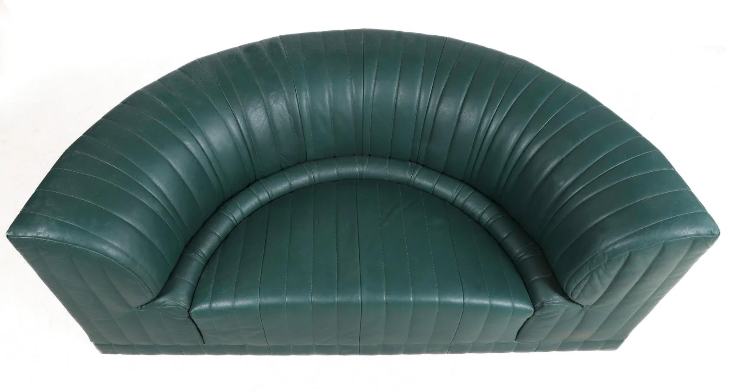 One Post Modern Half Round Section of Roche Bobois Green Leather Sectional Sofa 1983. Soft Green leather Can be used as a sofa or side chair. Great Post Modern design. Only (1) Section Available. Located in Brooklyn NYC. Labeled.

Great for Photo