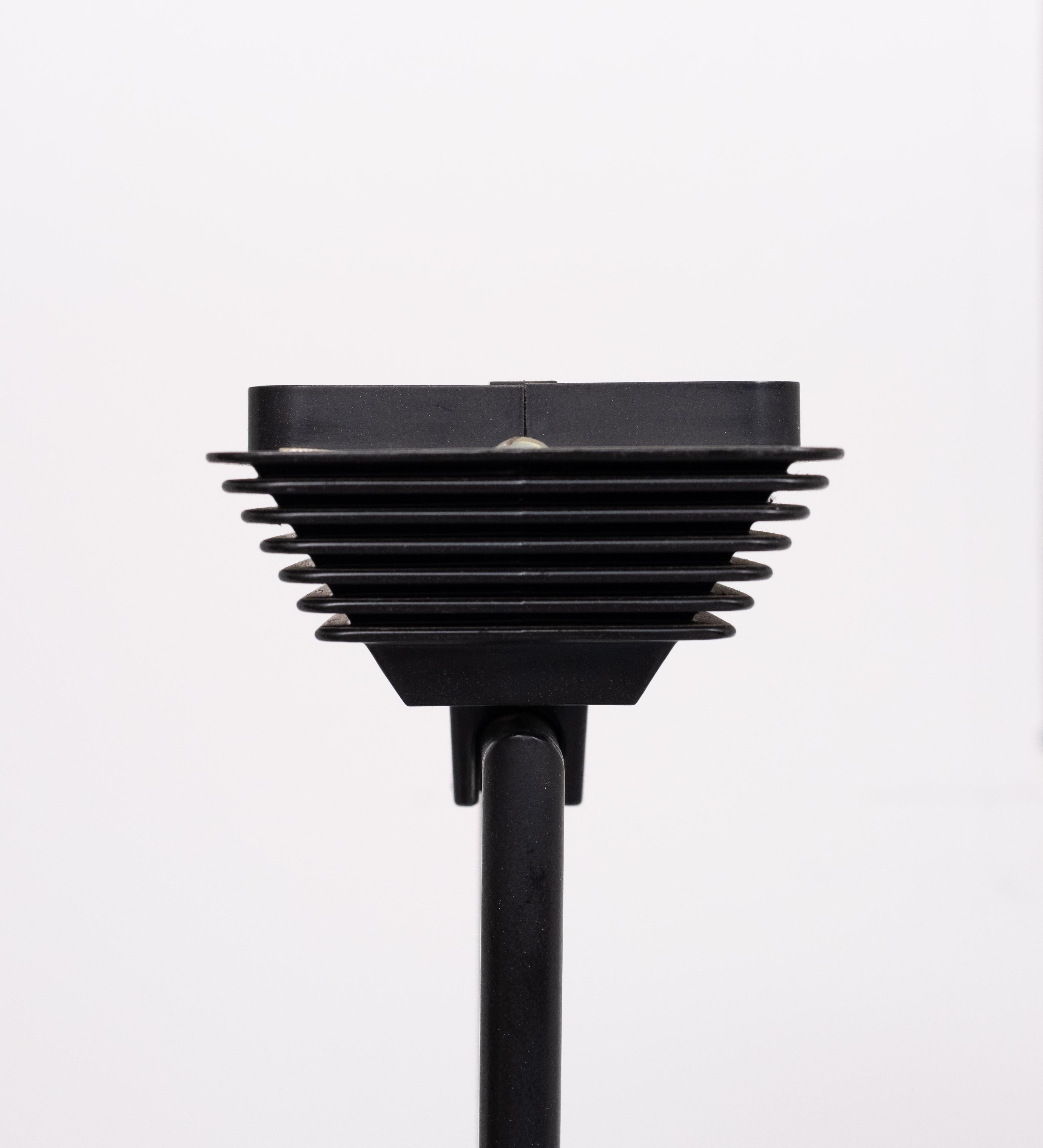 Postmoderne Halogen-Stehleuchte  Schweiz  1980s (Ende des 20. Jahrhunderts) im Angebot