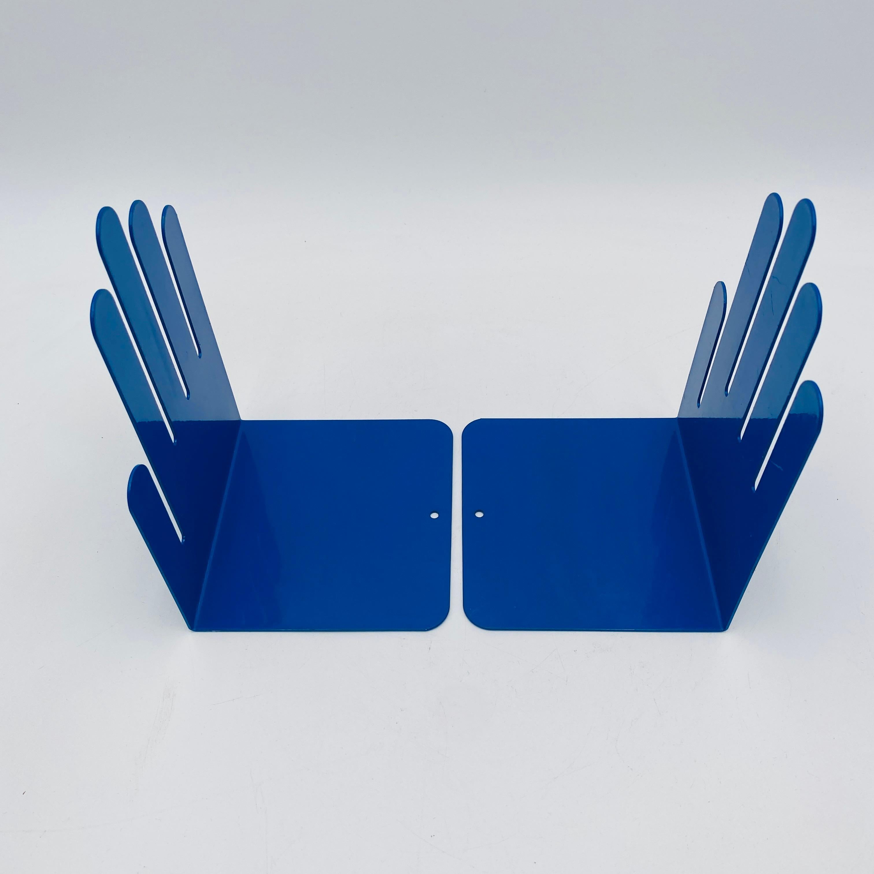 Post Modern Hand Buchstützen von Spectrum Div Designs Blau Metall Ausschnitt (Mitte des 20. Jahrhunderts) im Angebot