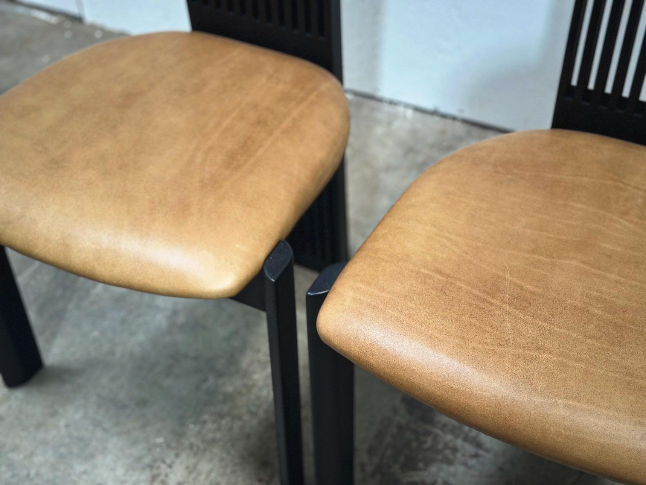 Postmoderne Esszimmerstühle aus Leder mit hoher Rückenlehne – Pietro Consantini – 8er-Set im Zustand „Gut“ im Angebot in Decatur, GA