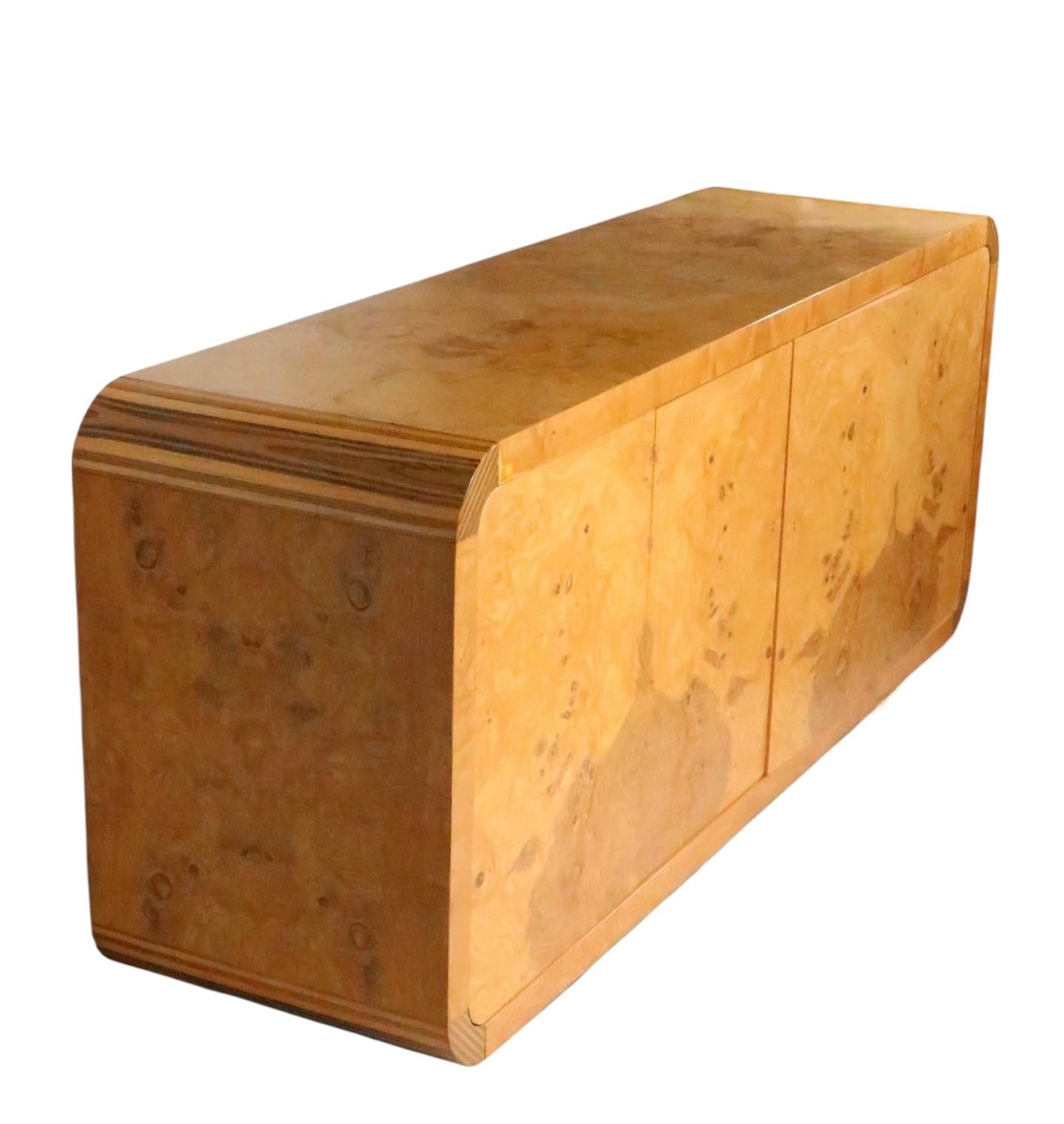 Americano Post Modern Hollywood Regency Server Sideboard Credenza Scene II by Henredon in vendita