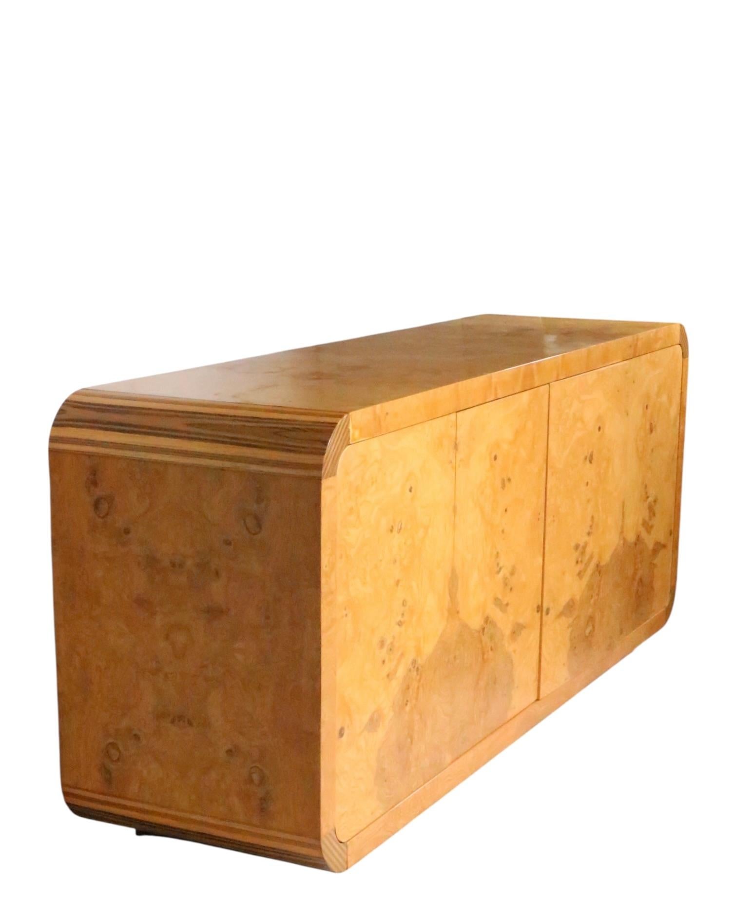 XX secolo Post Modern Hollywood Regency Server Sideboard Credenza Scene II by Henredon in vendita