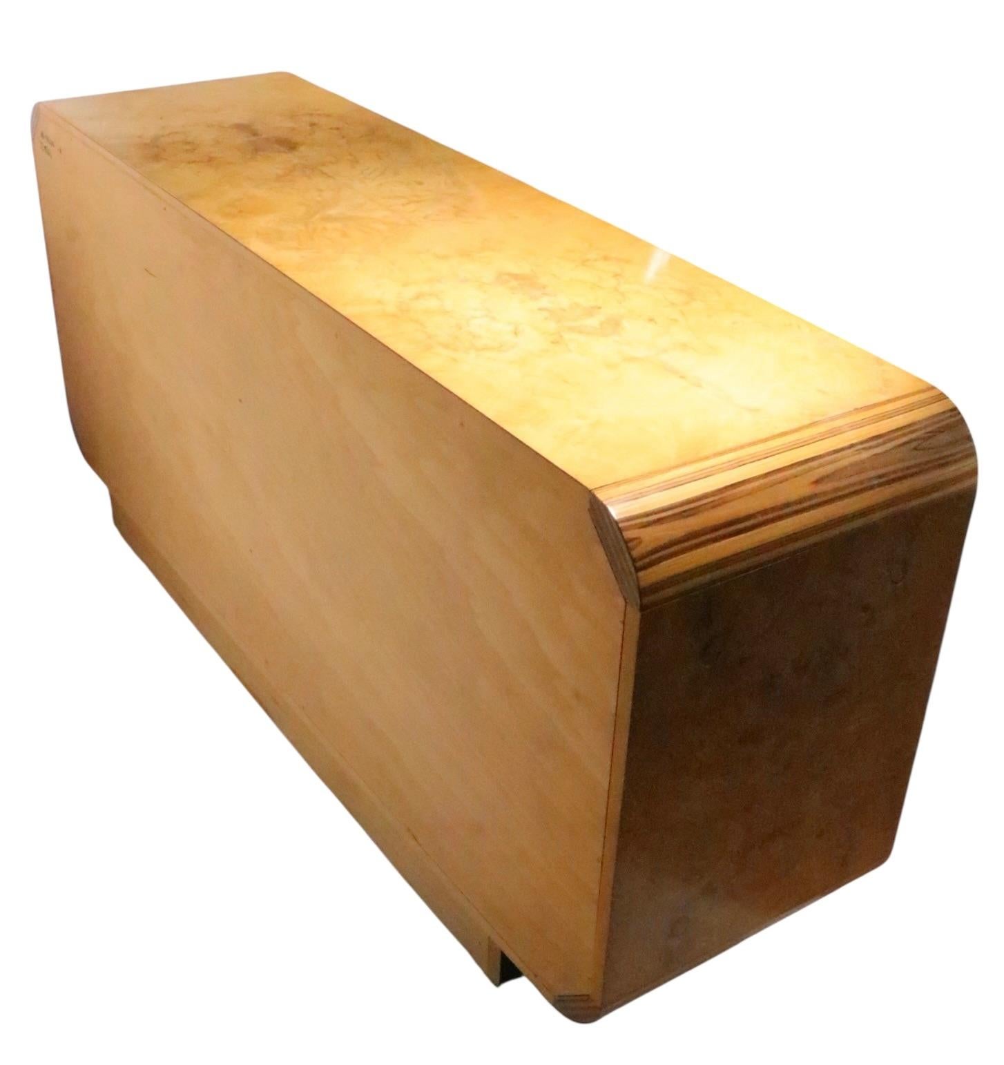 Nodo Post Modern Hollywood Regency Server Sideboard Credenza Scene II by Henredon in vendita