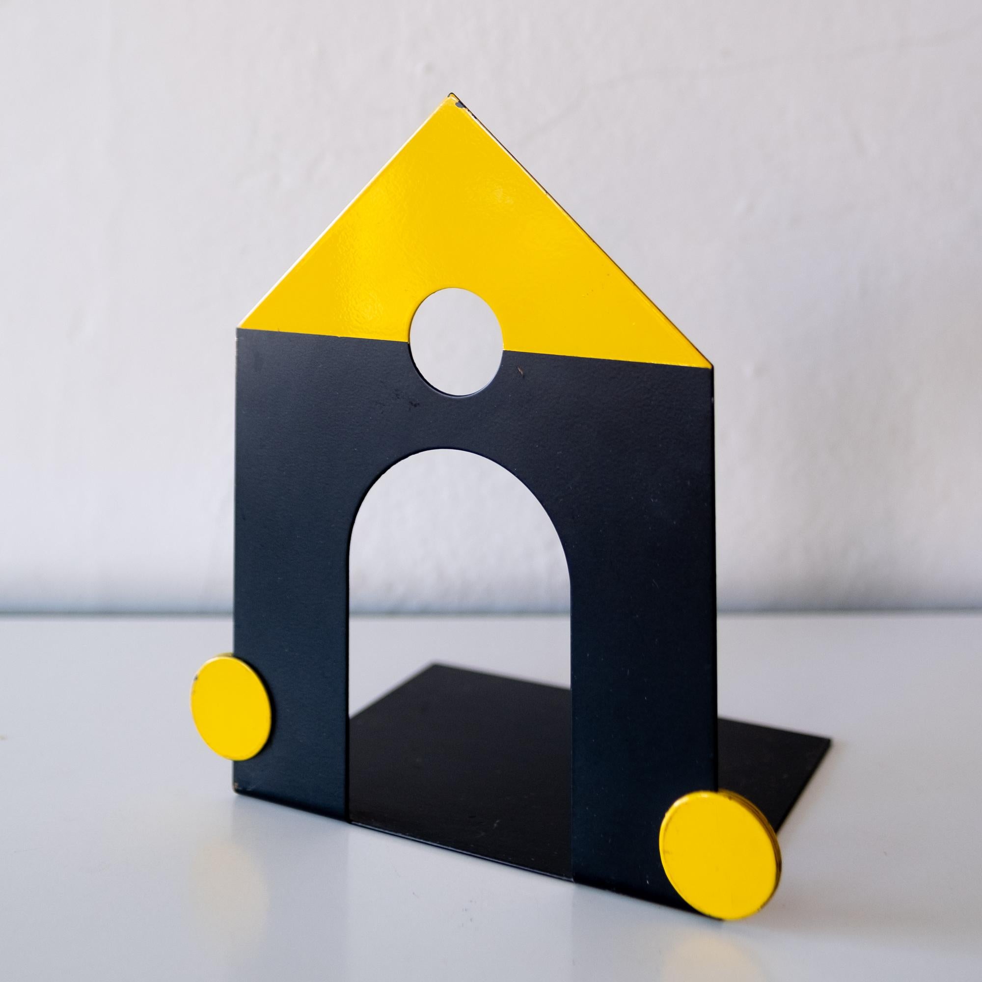 Black and yellow Postmodern house bookends. 1980s production in the Memphis Milano style. Purchased from a Hollywood Prop House and retains the inventory labels.