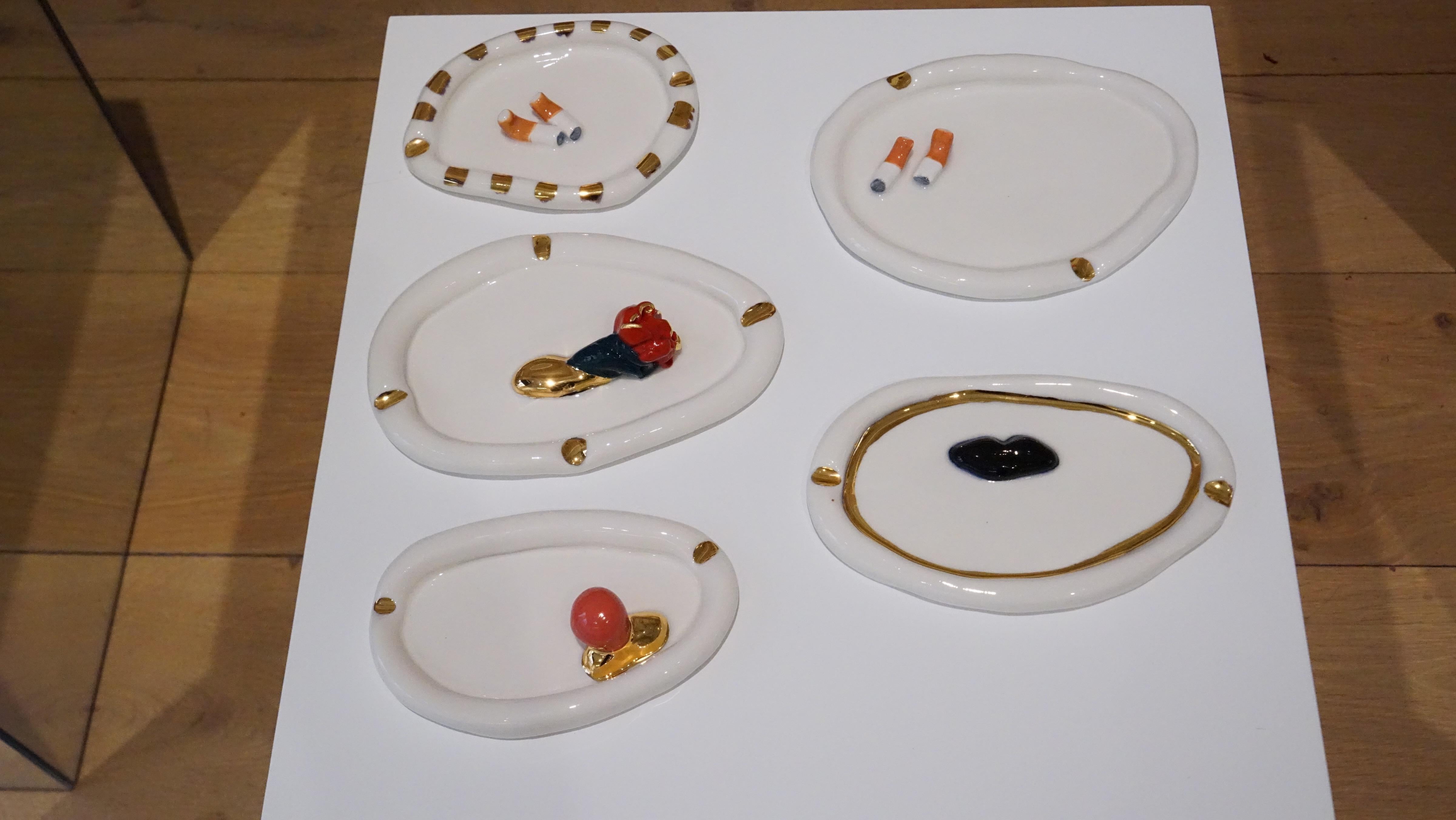 Colección Labios de Inspiración Postmoderna n Cenicero de Porcelana Rosa Roja de Hania Jneid en venta 1