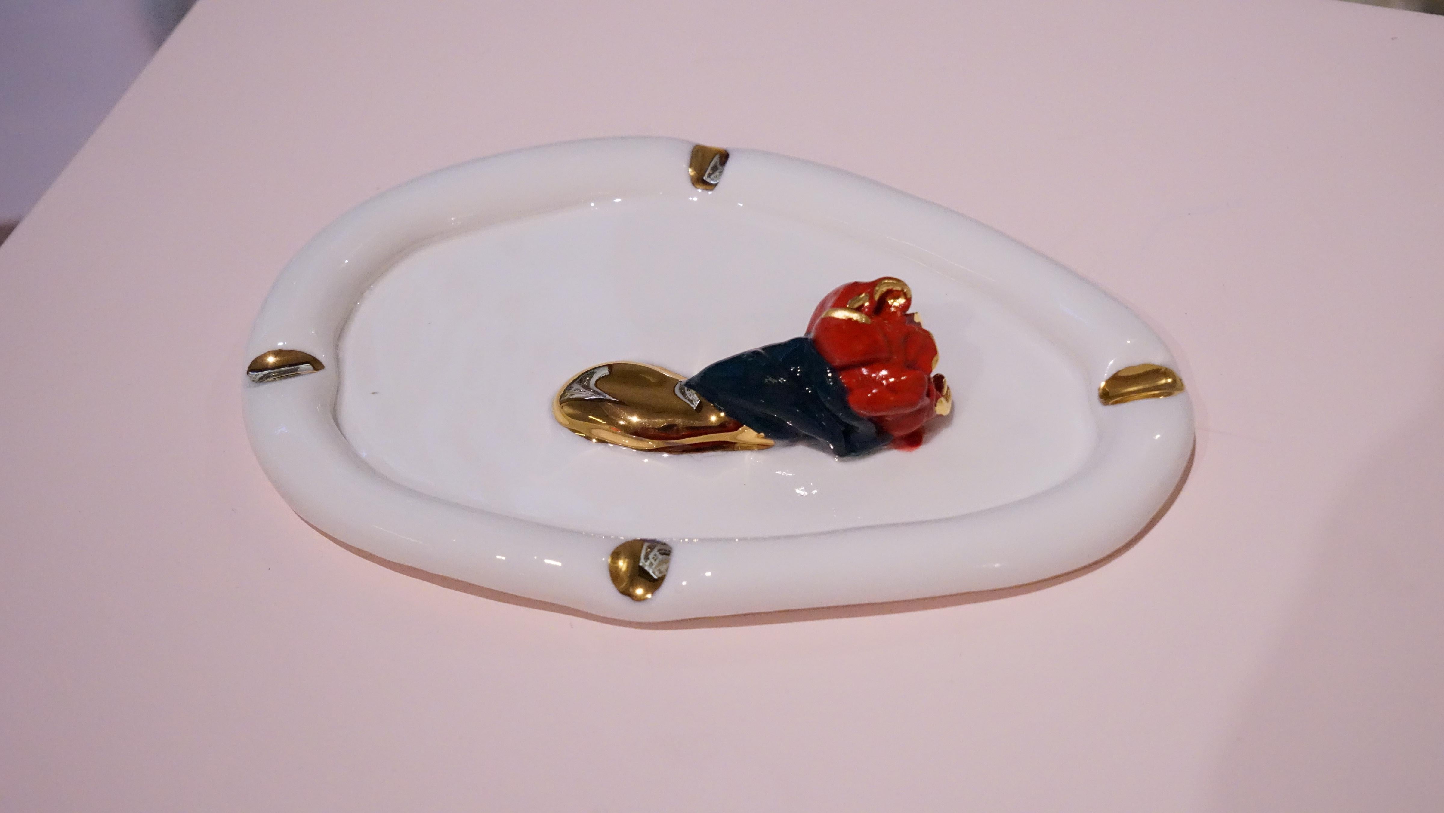 Colección Labios de Inspiración Postmoderna n Cenicero de Porcelana Rosa Roja de Hania Jneid en venta 2