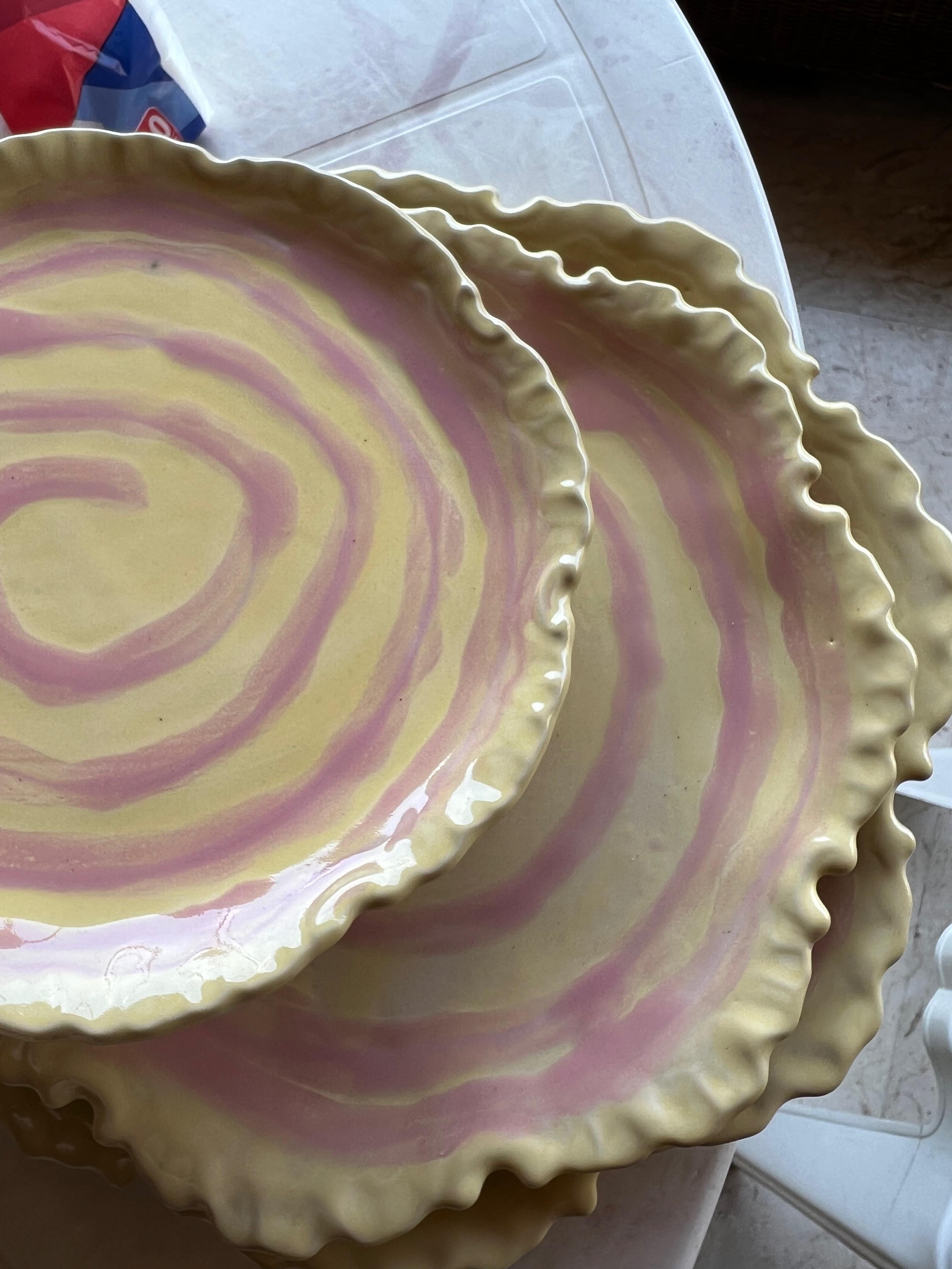 Platos de Gres Amarillo y Rosa de Inspiración Postmoderna de Hania Jneid en venta 1
