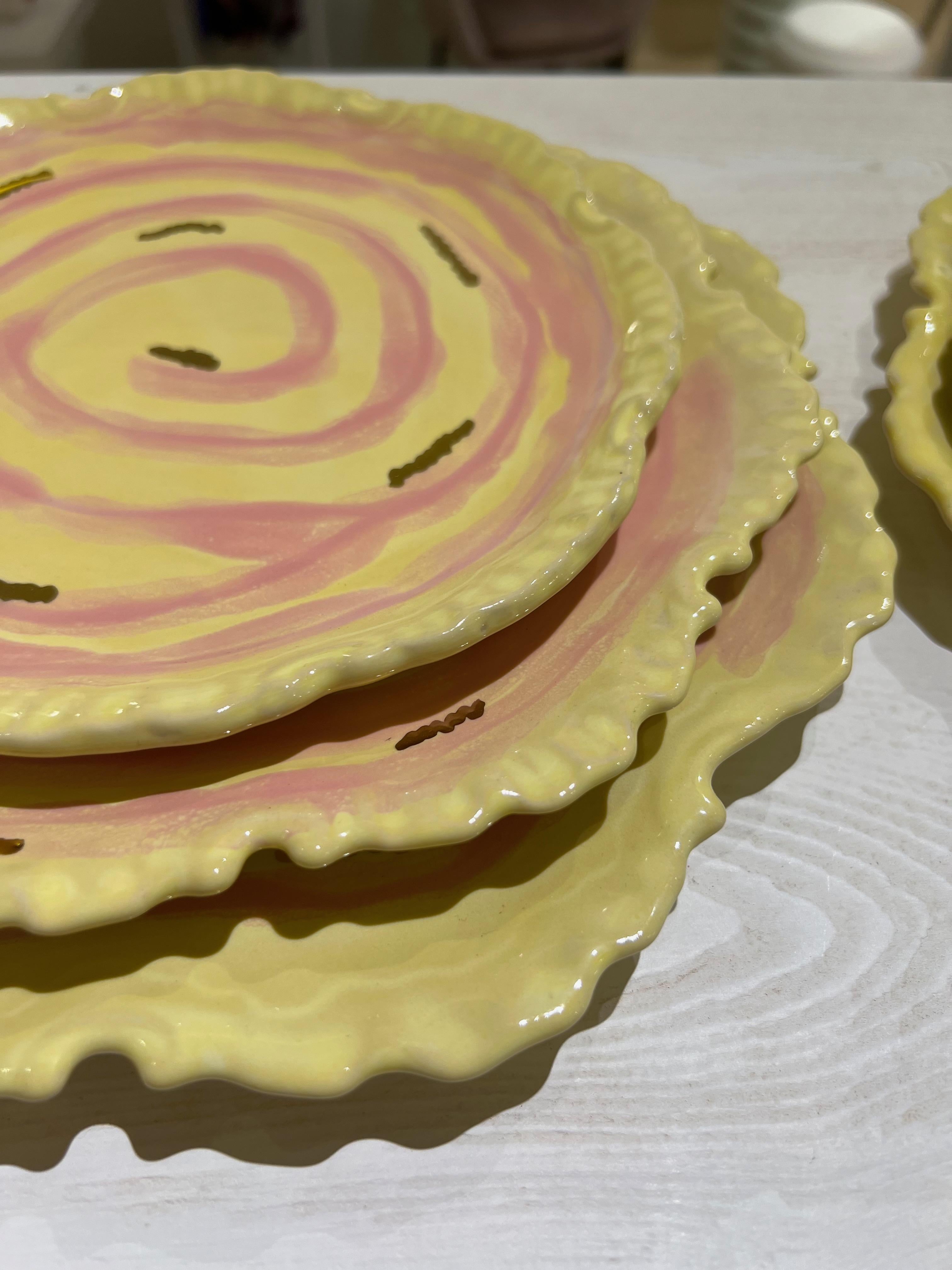 Platos de Gres Amarillo y Rosa de Inspiración Postmoderna de Hania Jneid en venta 2